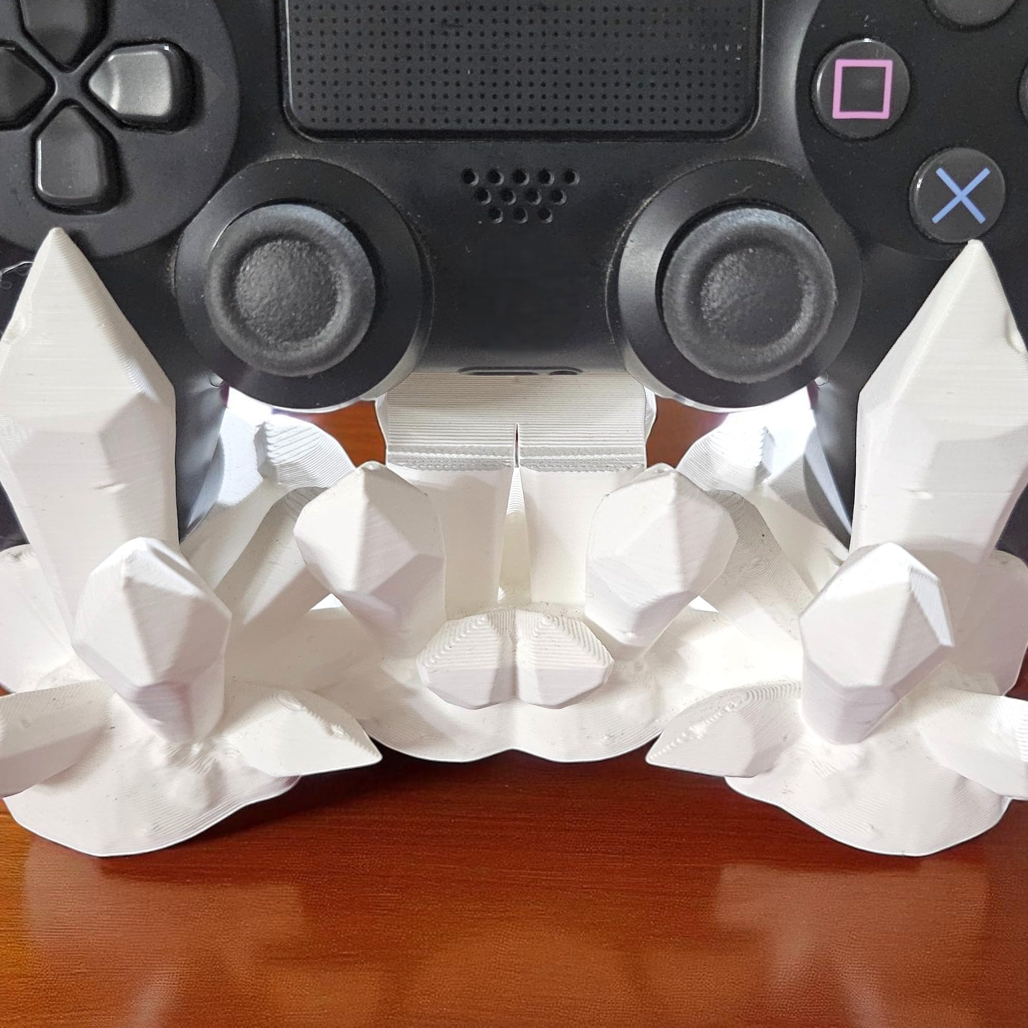 Sentosa Crystal Design Gaming Controller Stand, Decorative Dual-Shock Controller Holder, White Desktop Organiser with Geometric Pattern Compatible With PS 4 2