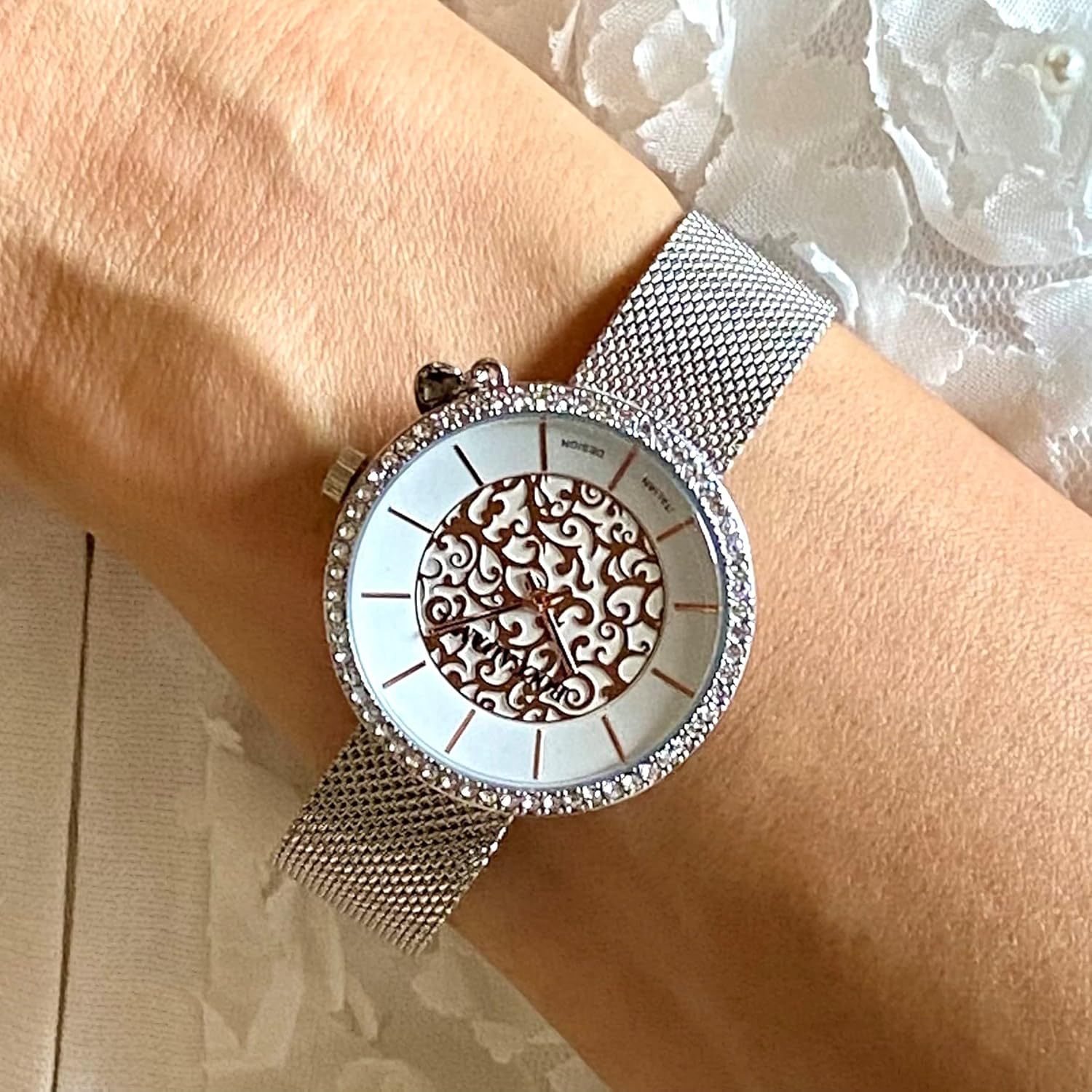 国際ブランド】 ⭐️プレゼントに⭐️腕時計 キラキラピンク 時計