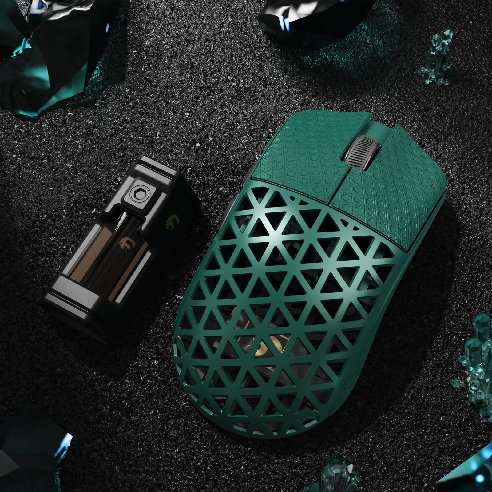 MAMBASNAKE M5 Ultra Souris de Jeu sans Fil en Fibre de Carbone 8000Hz, Jusqu'à 42 000 DPI, Capteur PAW3950 Max, Ultra-légère de 39g, Puce Nordic 52840, 2,4GHz/BT/Filaire, pour PC/Xbox/Mac - Vert