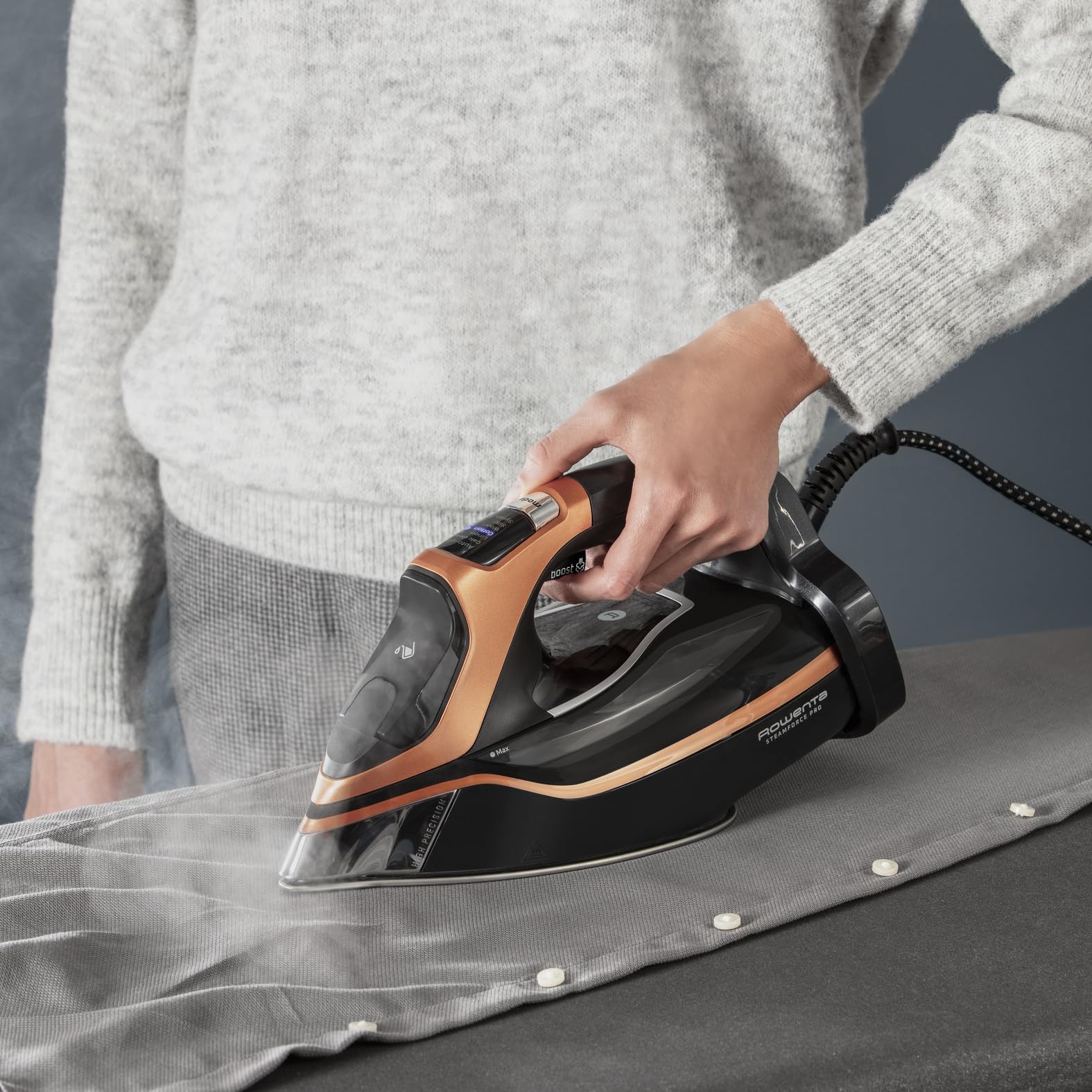 Rowenta Steamforce Pro Fer à repasser vapeur 3200 W, débit vapeur 75 g/min, distribution optimale de la vapeur, 5 préréglages, protection anti-goutte, fonction anti-calcaire, résistance aux rayures,