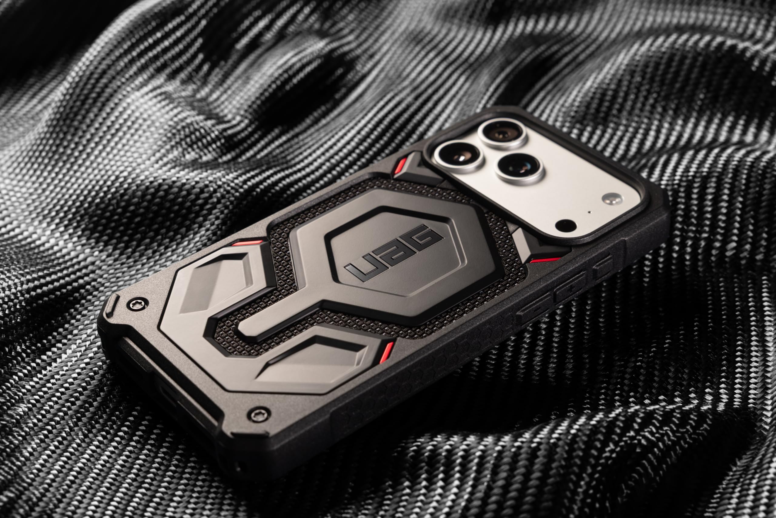 Urban Armor Gear Monarch Pro Funda Compatible con Apple iPhone 17 Pro Kevlar Negro Carga Inalámbrica Magnética