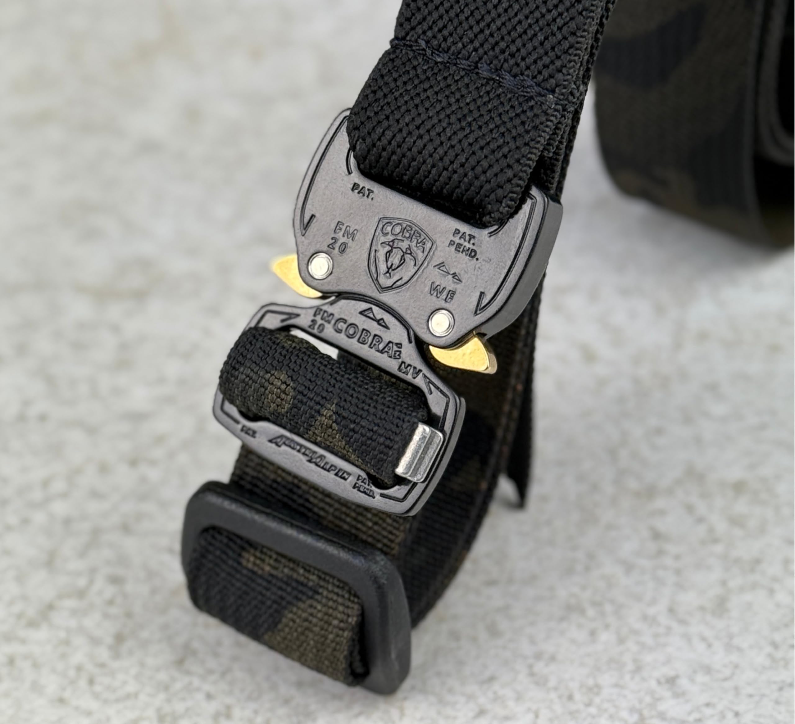 FlexCollars Bungee E-Collar Strap - Nero CAMO - Adatto a ricevitori da 3/4" (280, 640C, 640X, IQ, Educator, Mini Educator o simili) - Collare per addestramento cani - Varianti: S/M/L (L: collo 41+ cm