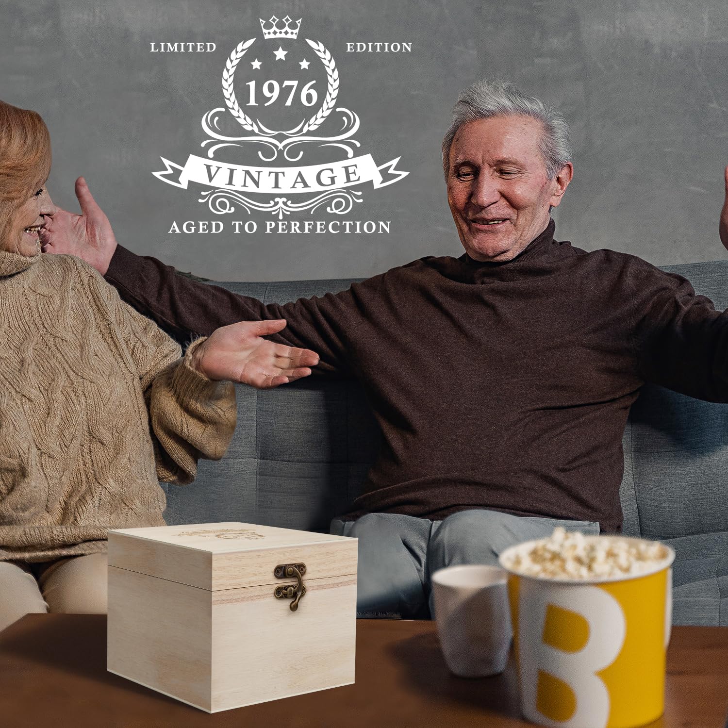 LIGHTEN LIFE Regali per il 50° compleanno per uomo 12 oz, bicchiere da whisky del 1975 in pregiata scatola di legno, bicchiere da bourbon del 1975 per papà e marito di 50 anni