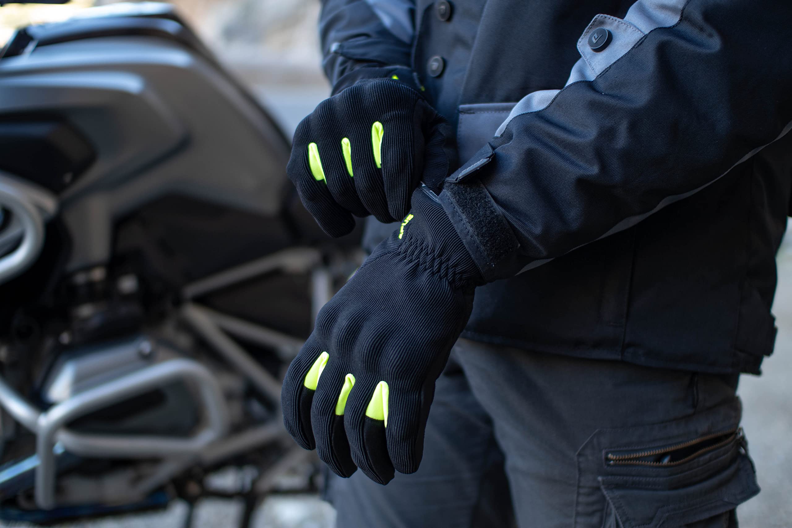 Apus | Guantes de Moto Invierno Impermeable Hombre | Protecciones Homologadas en Nudillos y Pantalla Táctil para Smartphone | Cortavientos con Forro Invierno 3M - Accesorios Moto