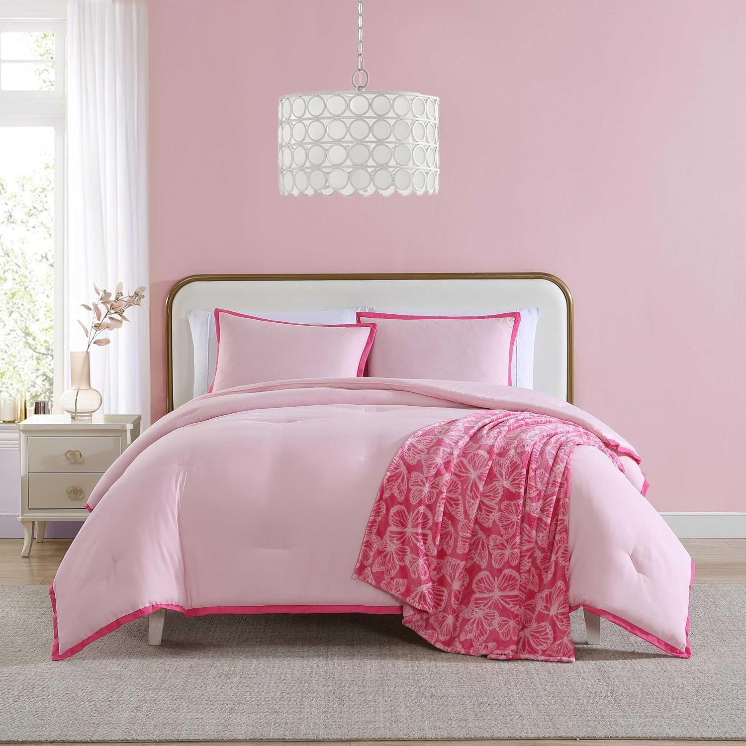 Betsey Johnson - Full/Queen Comforter Set, Super Soft Bedding with Matching Shams, Bonus Throw Included, Chic Bedding Essentials (Signature Hotel Solid Pink, Full/Queen) Full/Queen Signature Hotel Solid Pink