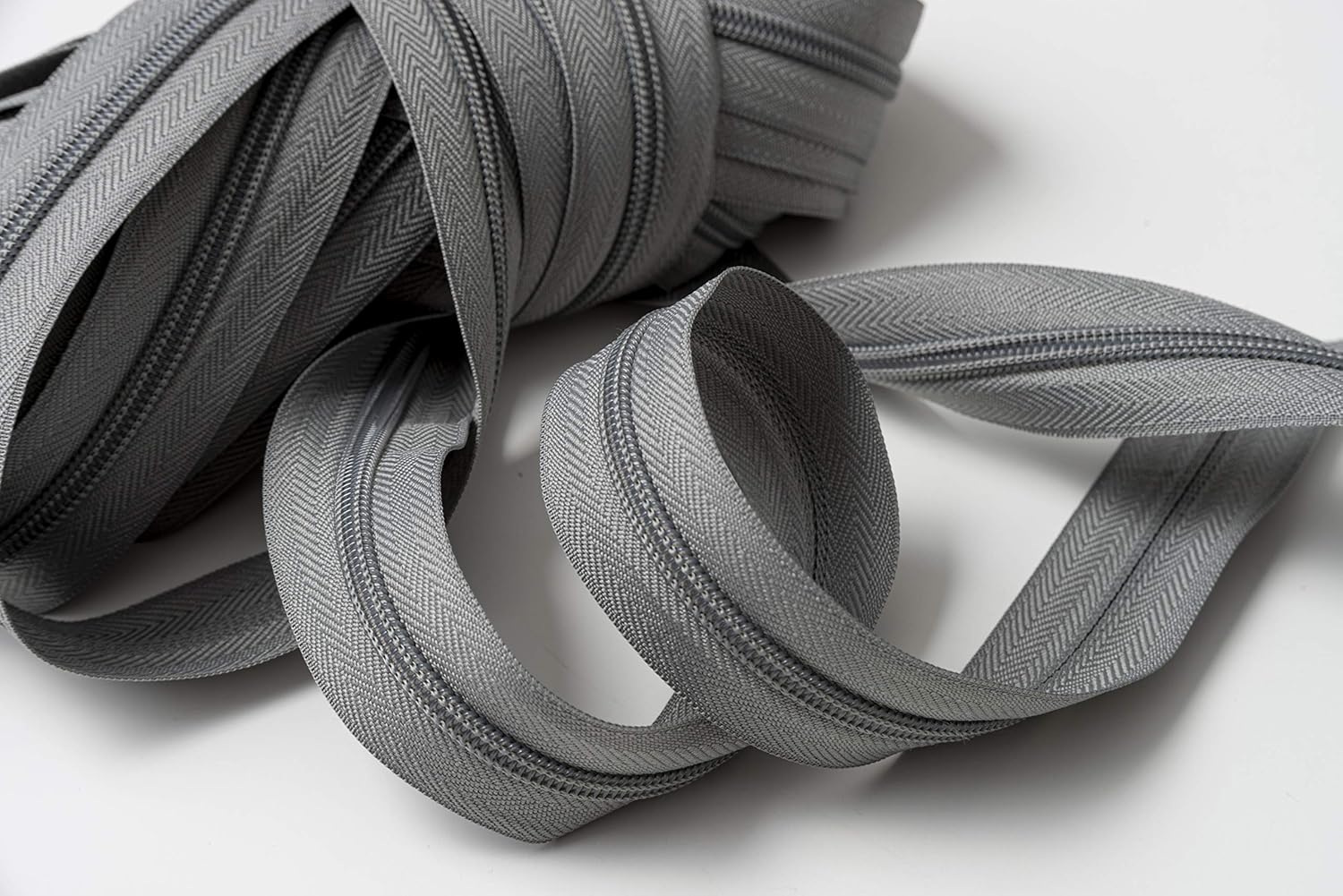 IPEA Zip Chain Grey Continuous 5 Metres Long + 15 Metal Sliders, Chain Size #5, Made in Italy, Nylon Zippers, Cuttable for Sewing by The Metre, Width 30 mm, Grey