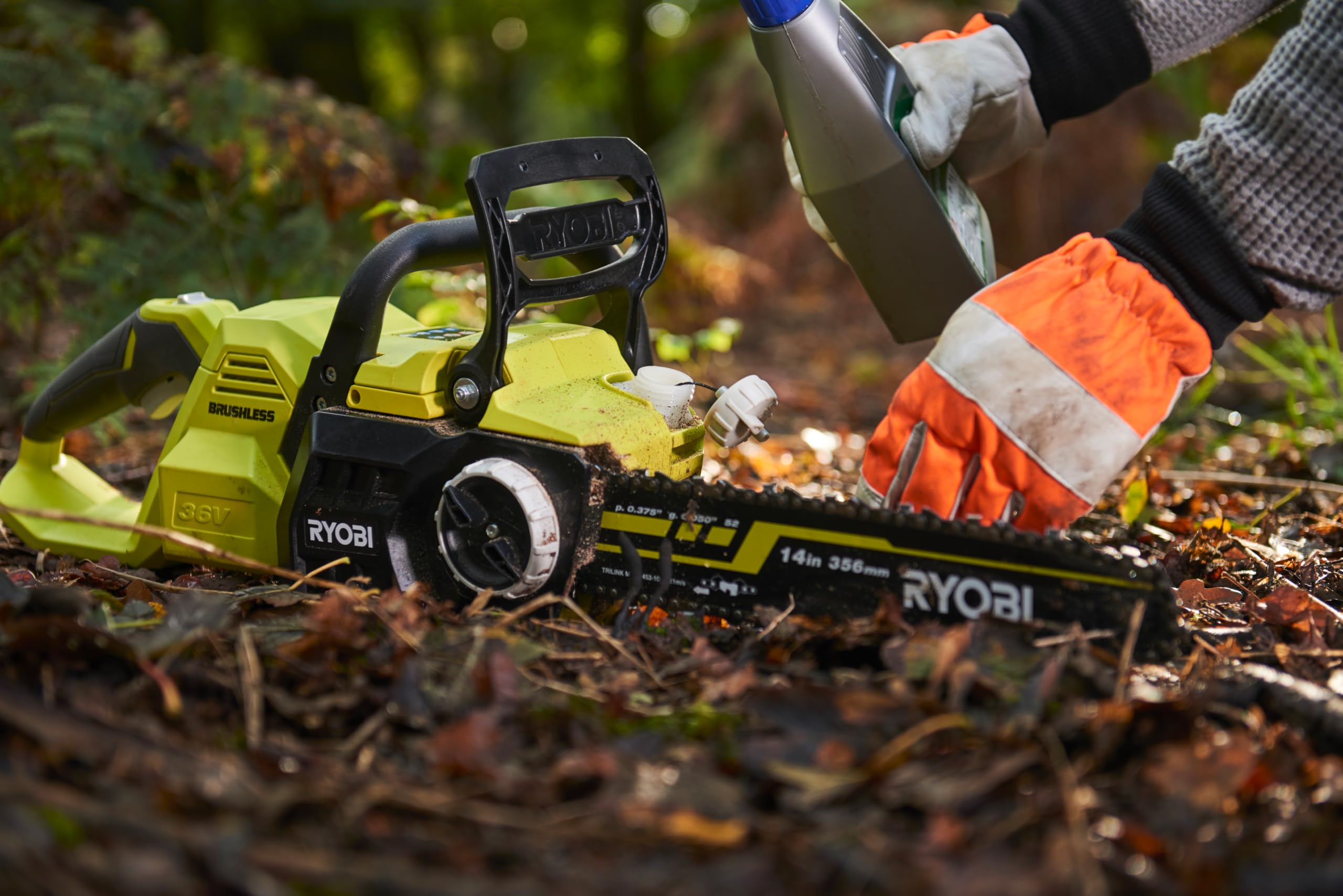 RYOBI Tronçonneuse Brushless 36V MAX POWER RY36CSX35A-0 – Abattage, Débitage de Bûches, Élagage et Coupe de Bois de Chauffage, Guide 35 cm, Chaîne Haute Vitesse, Sans Batterie ni Chargeur