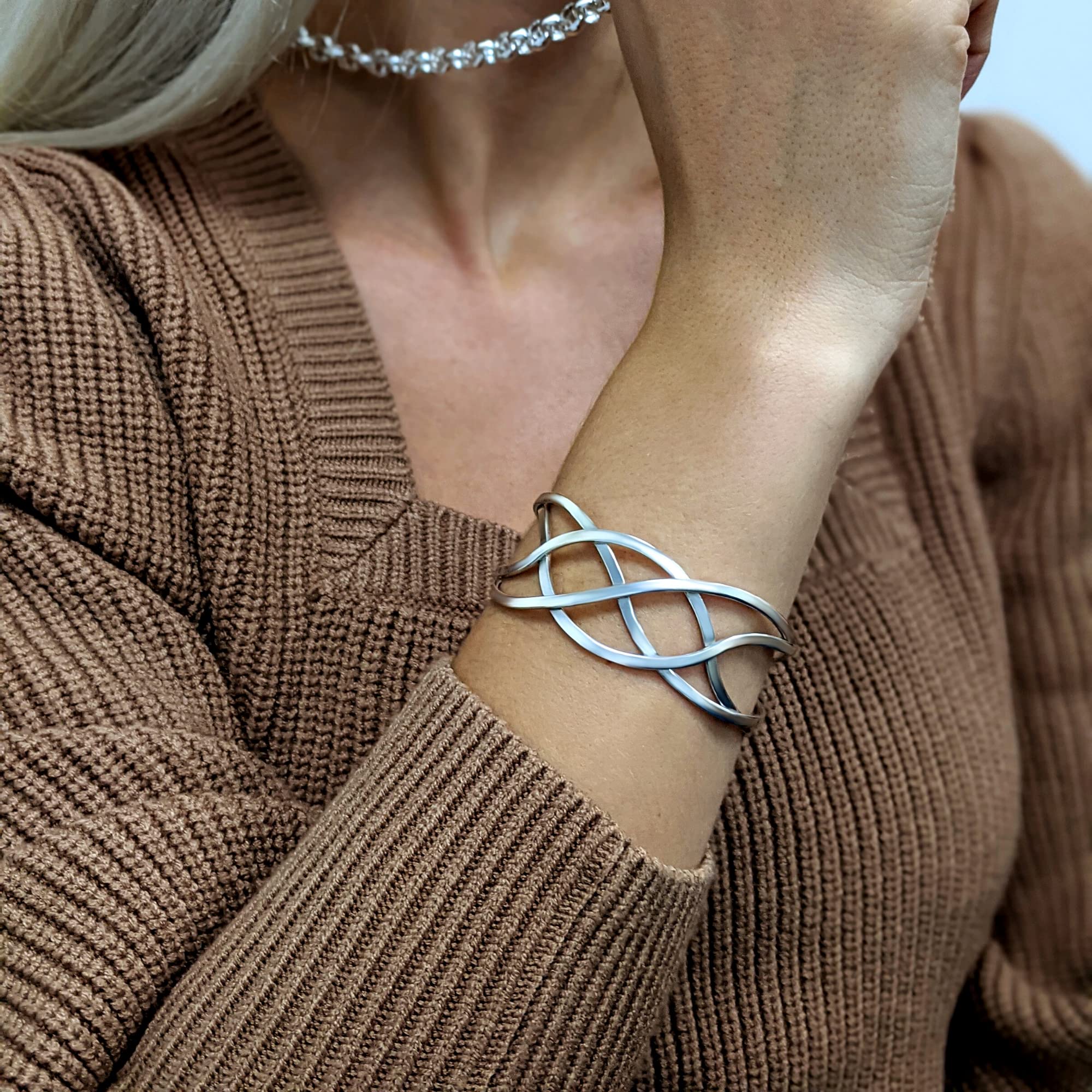 Silverly Bracciale in Argento Sterling 925 con Nodo Celtico | Gioielli Celtici | Bracciale Rigido Intrecciato Largo da Donna | Braccialetti dell'Amicizia in Argento 925 per Donna