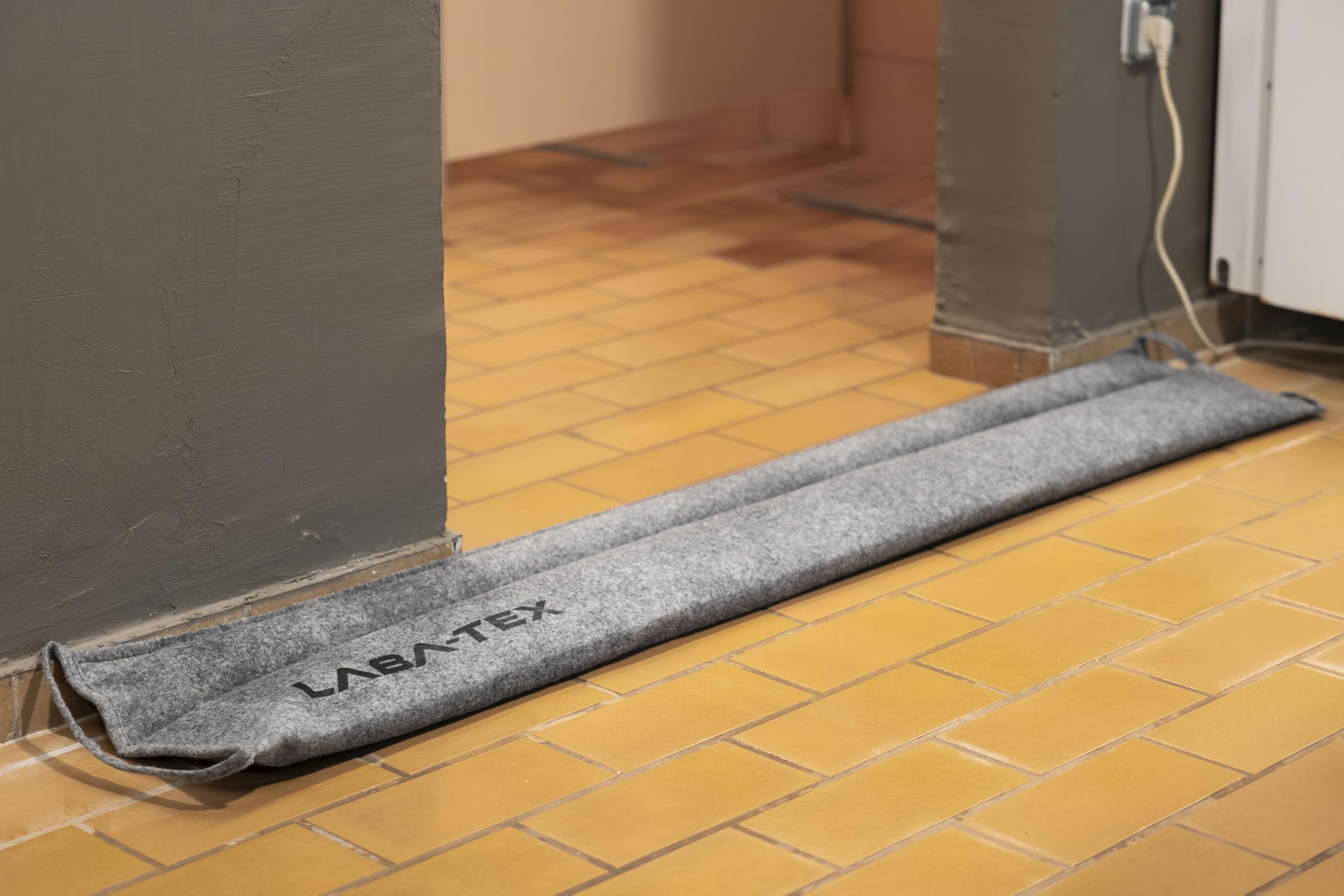 Barriere Antiallagamento Attivate dall’Acqua, Nessuna Preparazione, Protezione Rapida da Perdite & Allagamenti per Porte, Finestre, Garage, 2 Pezzi (150 × 25 cm) Assorbe fino a 15 L/Grigio, MONOUSO