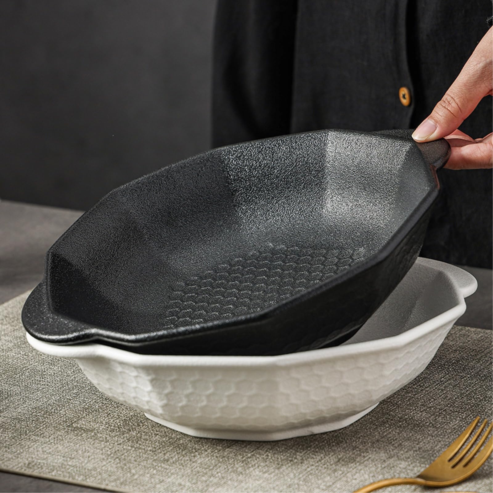Japoński styl prosty kolor pod glazurą dwuuszna miska o strukturze plastra miodu ceramiczna kreatywna sałatkowa miska deserowa -25 cm biała