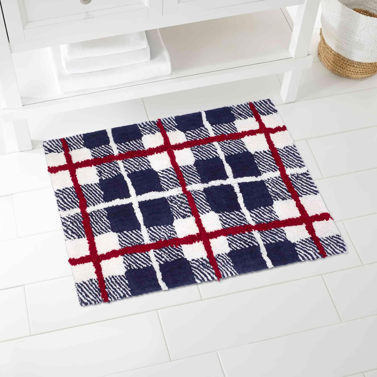 Izod - Bath Rug, Soft & Absorbent Bath Mat with Non-Skid Backing, Holiday Home Decor, Dorm Room Essentials (Aspen Collection, 20" x 32")
