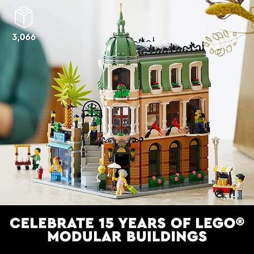 Miniatura 2 de LEGO Icons Boutique Hotel 10297 - Kit modular de exhibición de edificios para adultos, conjunto con 5 habitaciones detalladas que incluyen