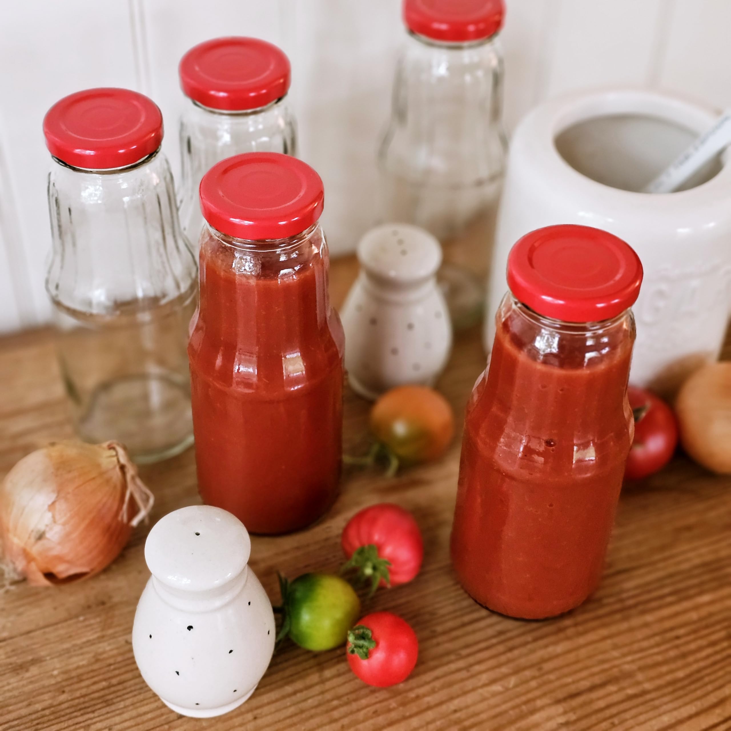 Glasflasche 300 ml mit Schraubdeckel – Saftflasche leer 0,3 l TO43 – Smoothie Flasche Glas – Wiederverwendbare Trinkflasche spülmaschinengeeignet für Saft, Sirup, Öl & Selbstgemachtes (Rot, 50)