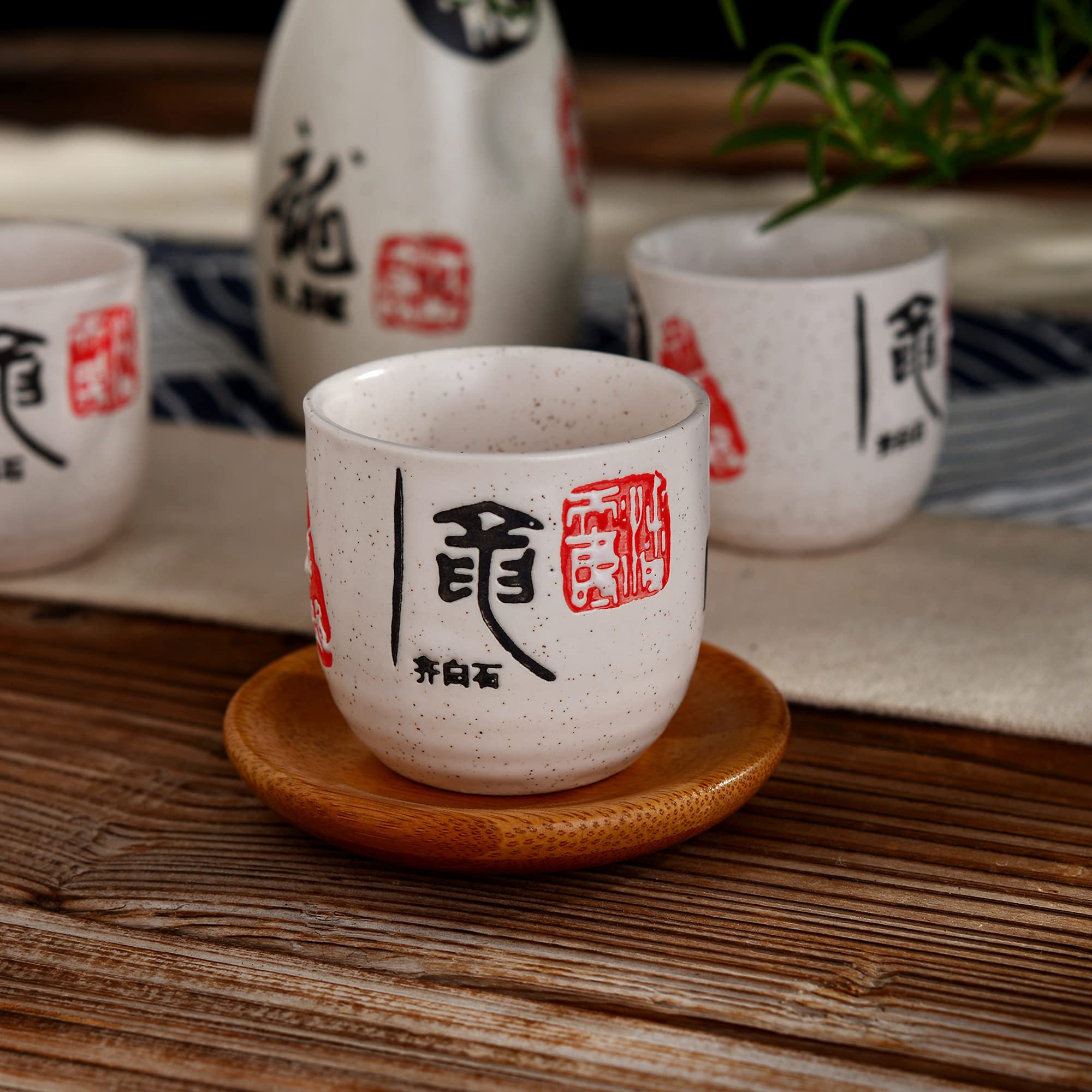 Set e Bicchieri da Sakè, Set Tradizionale Giapponese con Bicchierini da Sakè in Porcellana Ceramica Artigianale Set 5 Pezzi, 1 Sake Pot, 4 Tazze di Sake, Bianca