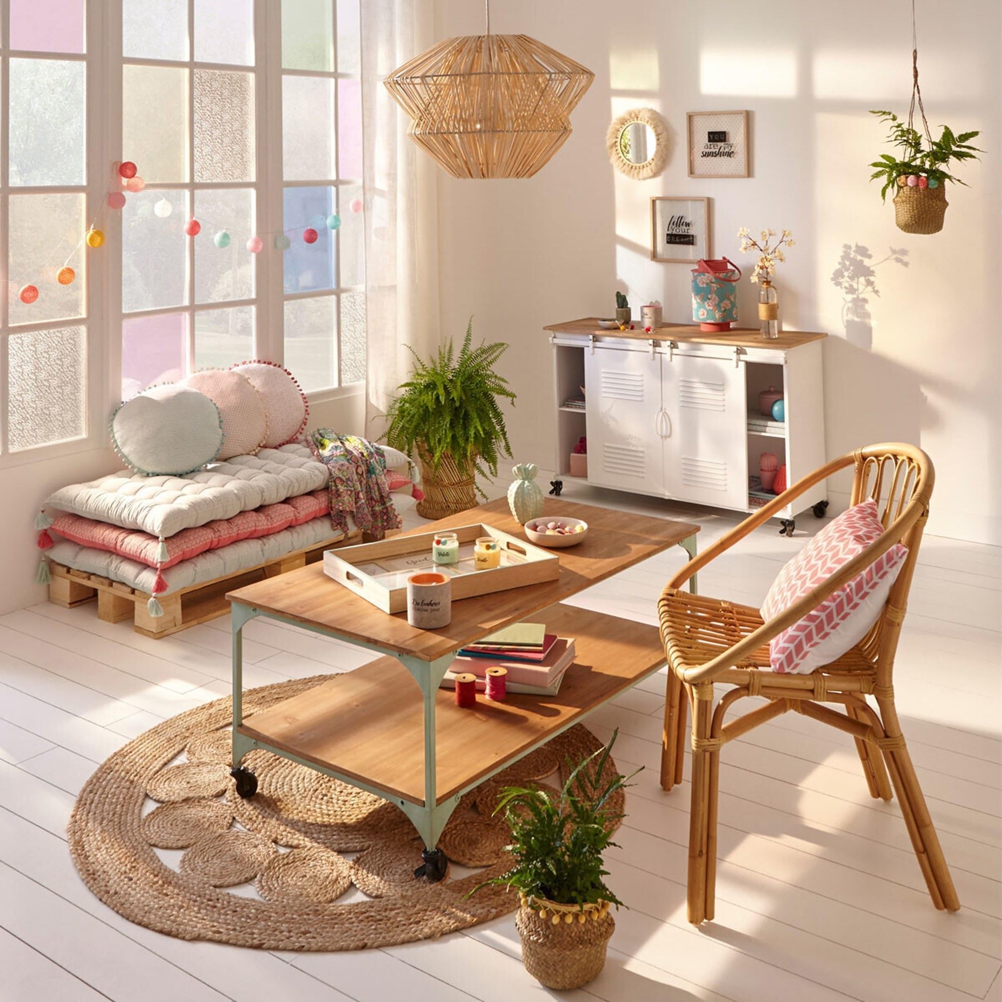 WELL HOME MOBILIARIO & DECORACIÓN Habitación Infantil: Cama Infantil Bosco 90x190cm con Alfombra de Yute Redonda 80cm