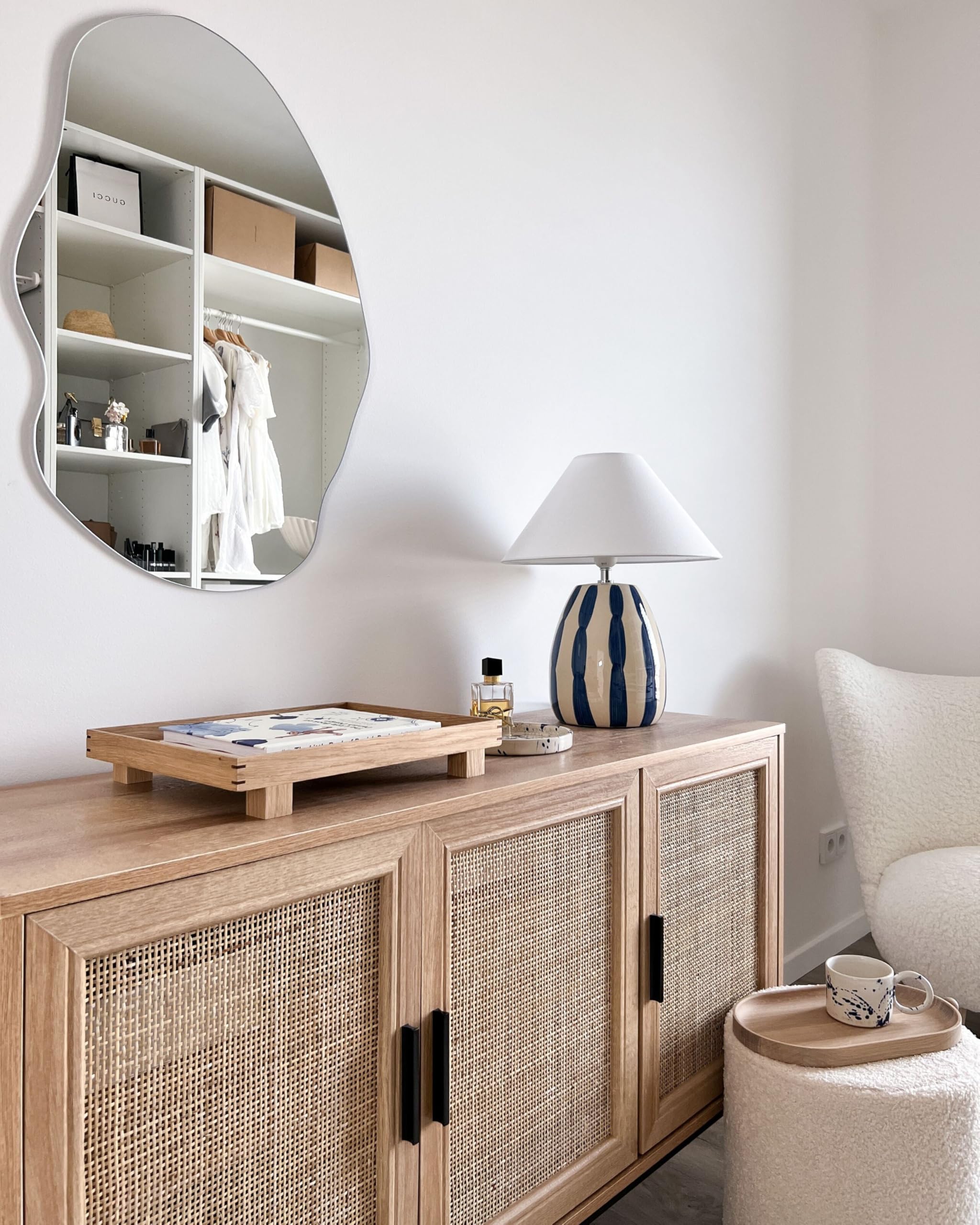 Beliani Nachttischlampe aus Keramik Weißer Schirm Handgefertigte Leuchte Beige und Blau Luchetti