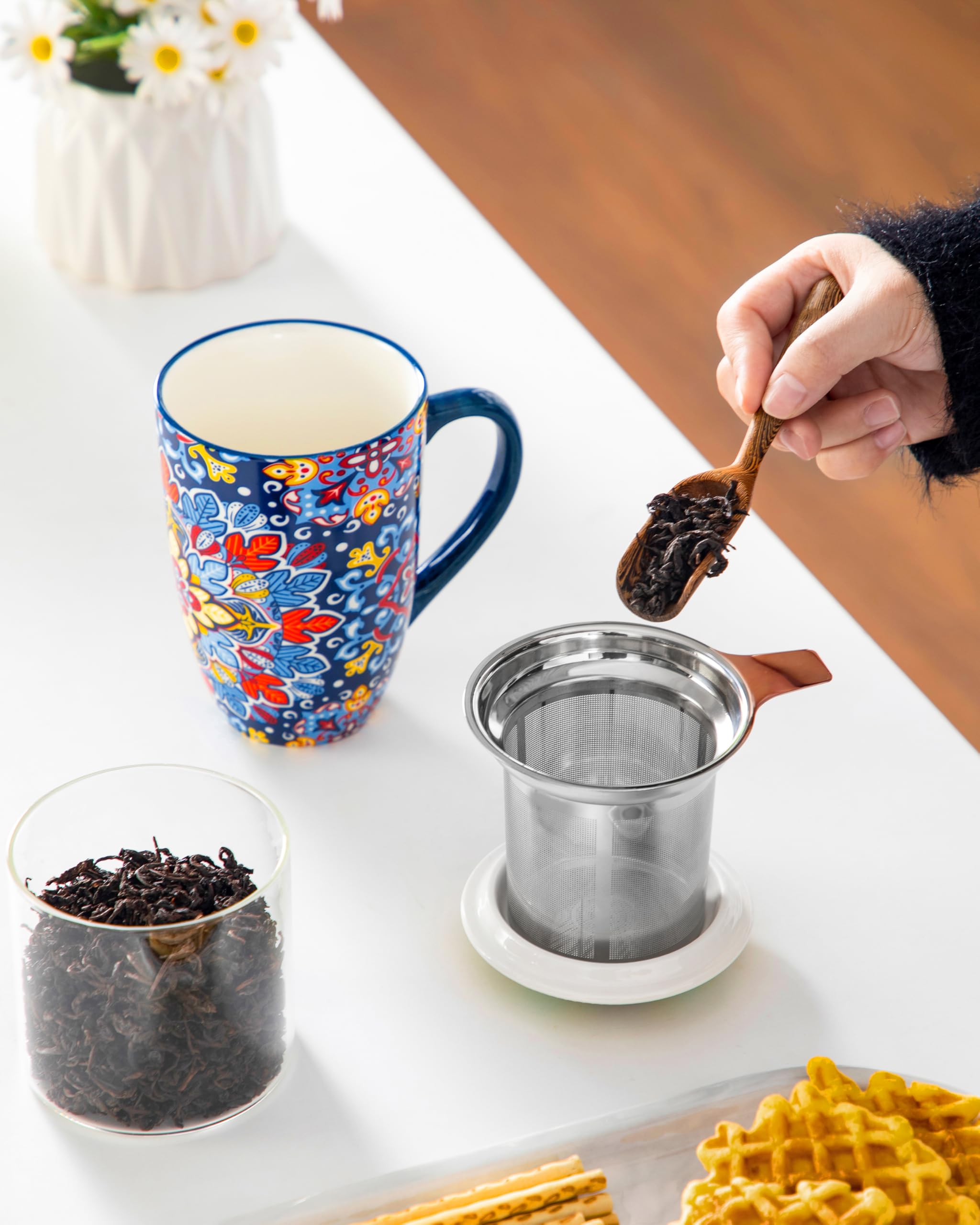 vancasso SIMI Tazza da Tè con Infusore e Coperchio - 540ml - Tisaniera in Porcellana, Tazze Mug Grandi per Tisane, Stile Boho Blu
