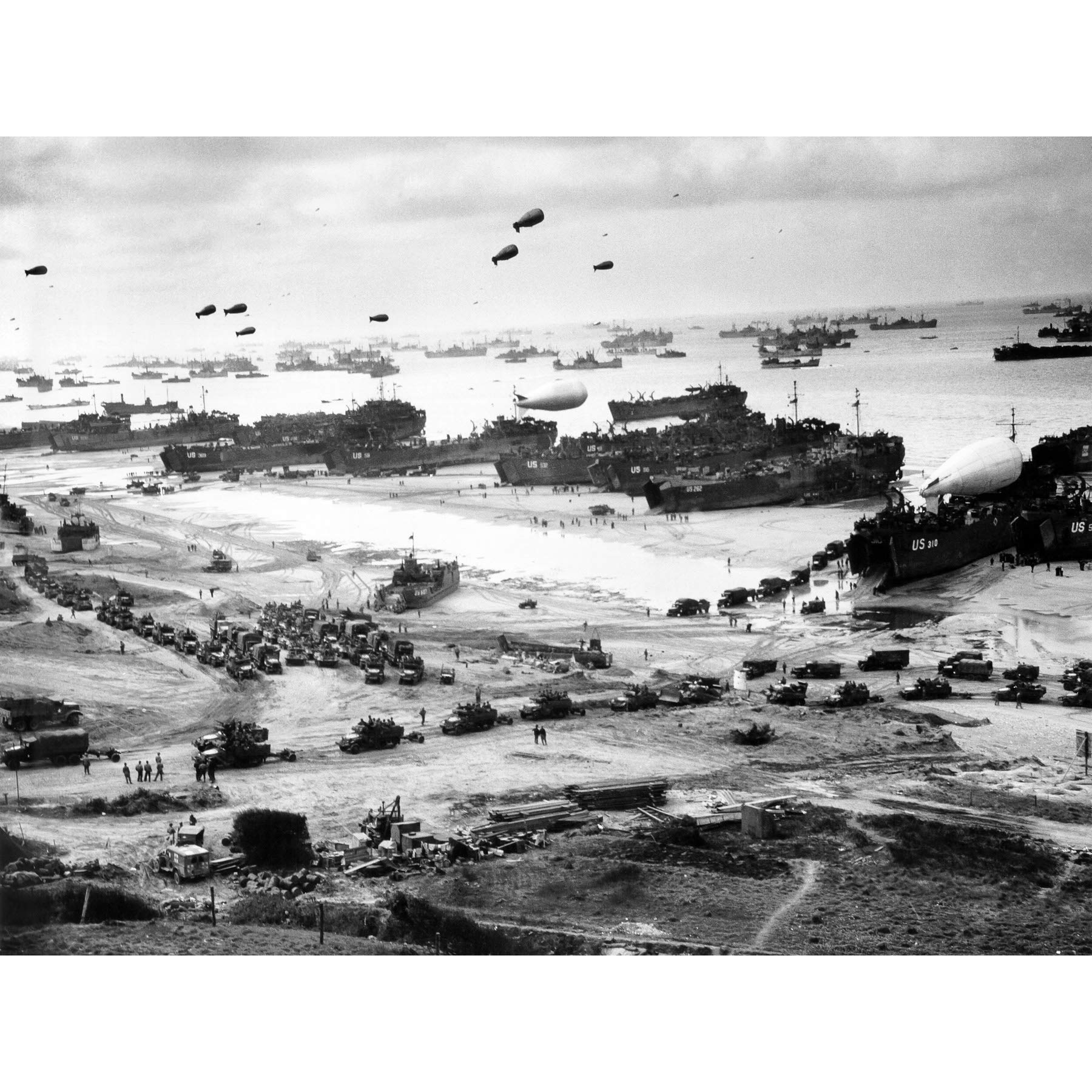 WWII War US Landing Ships Omaha Beach D-Day 1944 Photo Premium Wall Art Canvas Print 18X24 Inch