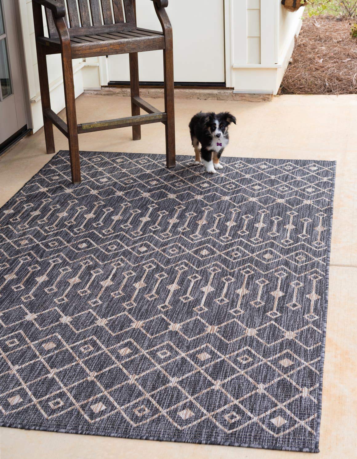 Unique Loom Outdoor Trellis Collection Area Rug - Tribal Trellis (4' 1" x 6' 1" Rectangle, Charcoal Gray/ Natural)