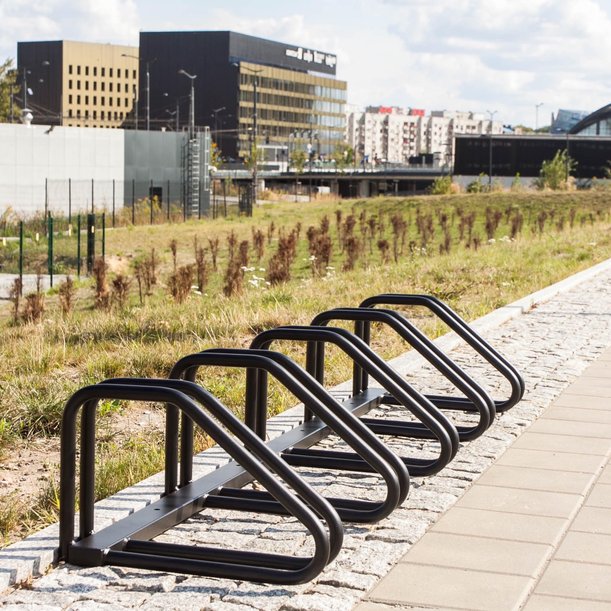 REKORD Fahrradständer Spartan für 5 Fahrräder Bodenmontage aus Stahl wetterfest Fahrradparker für Außenbereich öffentliche Bereiche Gewerbe Stadtmöblierung