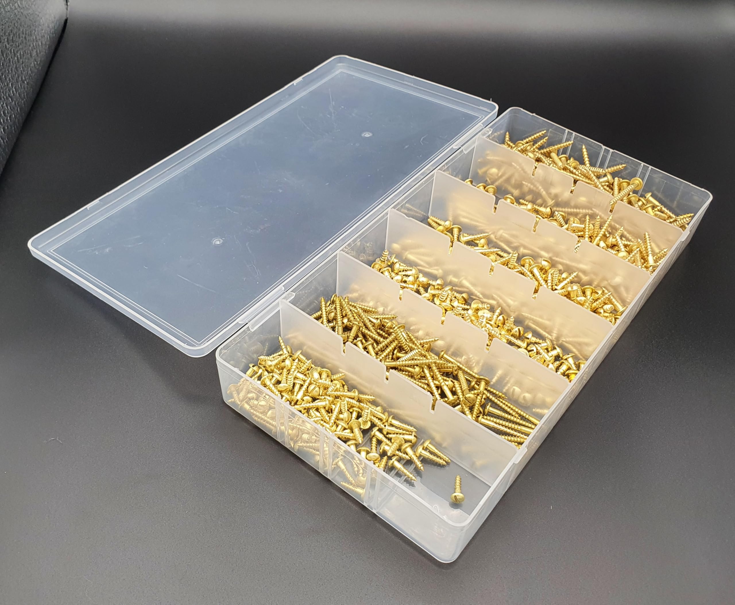 300 tlg. Set | Messing Holzschrauben Sortiment DIN 96 – Halbrundkopf Schlitz – Messing Blank – Dekorative Rundkopfschrauben in stabiler Box 2,5mm und 3mm Durchmesser