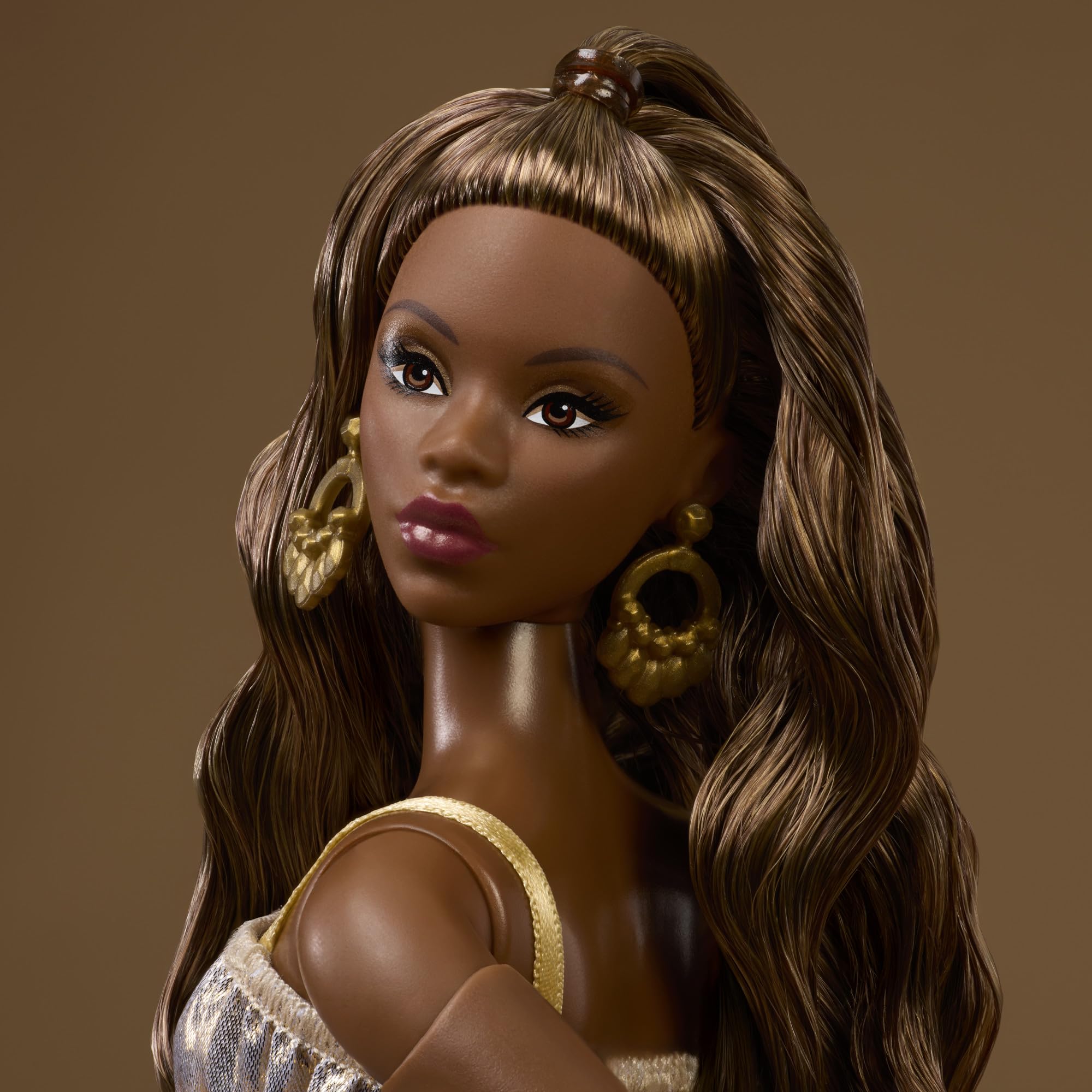 Barbie Signature - Barbie Basics Modello 09, bambola da collezione con abito dorato e capelli castani, corpo snodato, idea regalo Festa della Mamma, JJX28