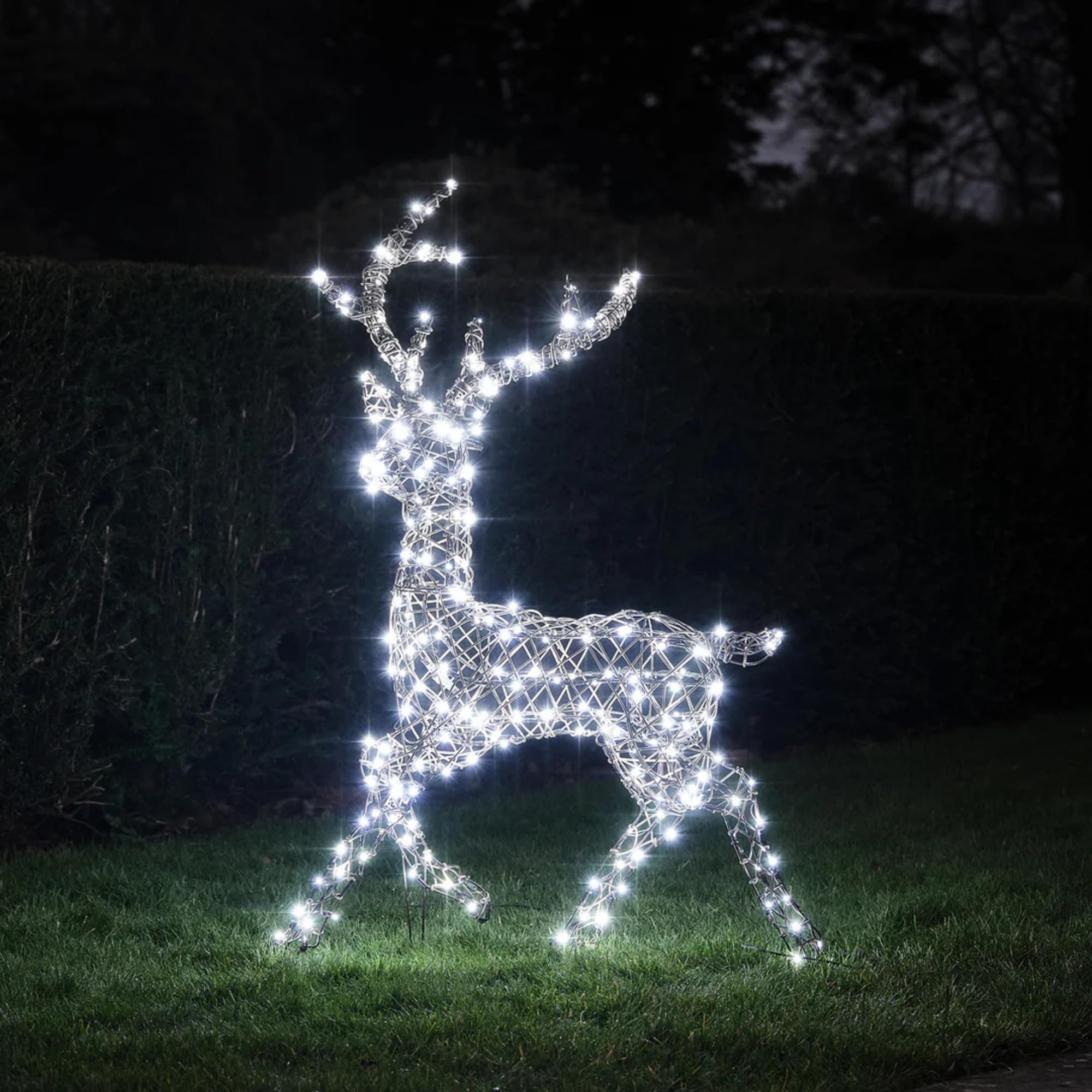 Lights4fun Kunstrattan Studley-Hirsch | mit 260 warmweißen LEDs & 3 Beleuchtungsmodi | solarbetrieben für den Außenbereich | Weihnachten Weihnachtsdeko Weihnachtsbeleuchtung | Rentier Figur Garten