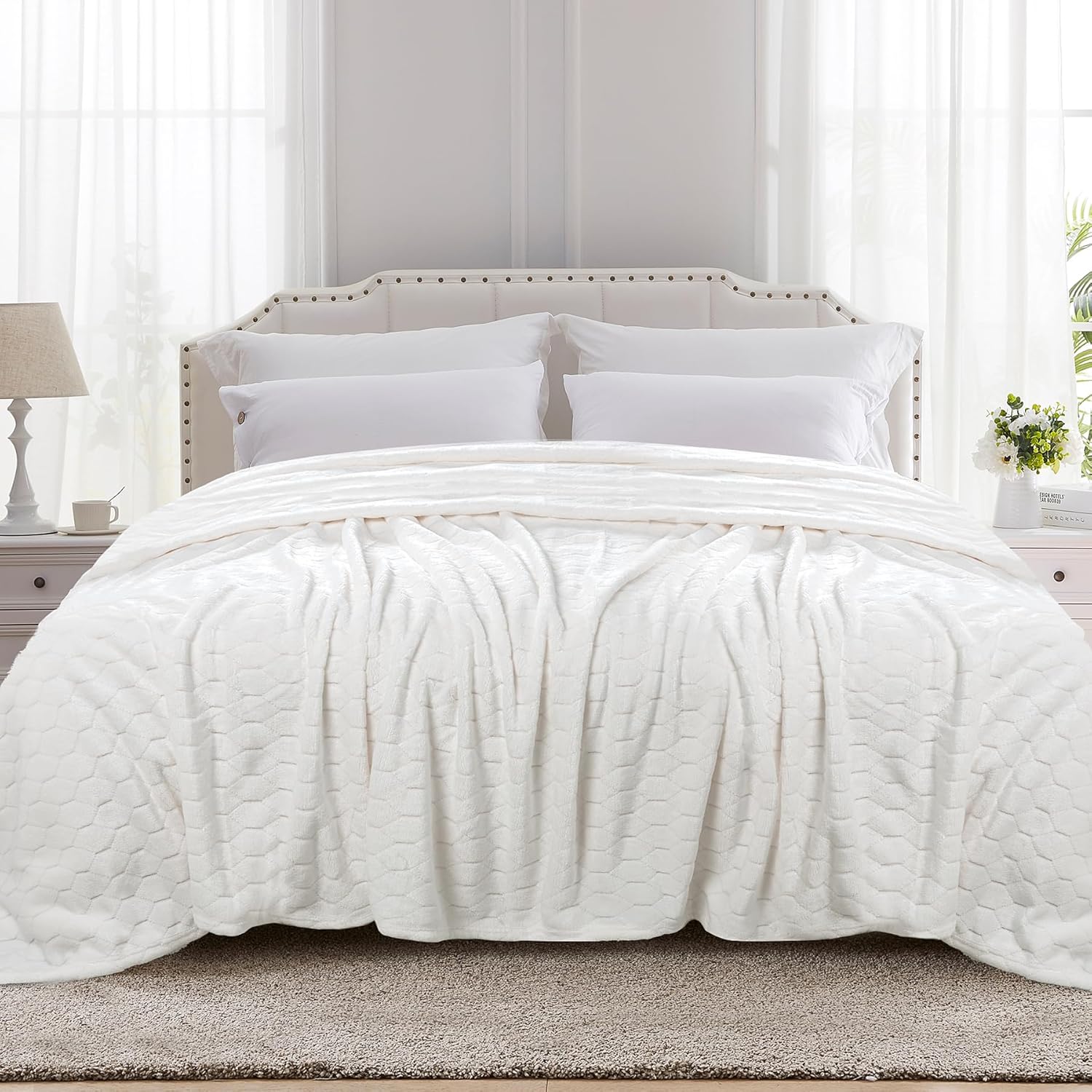 TOONOW Fleece Bed Blanket King Size 90x108 inches, Super Soft Fluffy Fuzzy Plush Blanket Geometric Pattern Cozy Microfiber Flannel Blankets for Couch, Bed, Sofa, Cream White