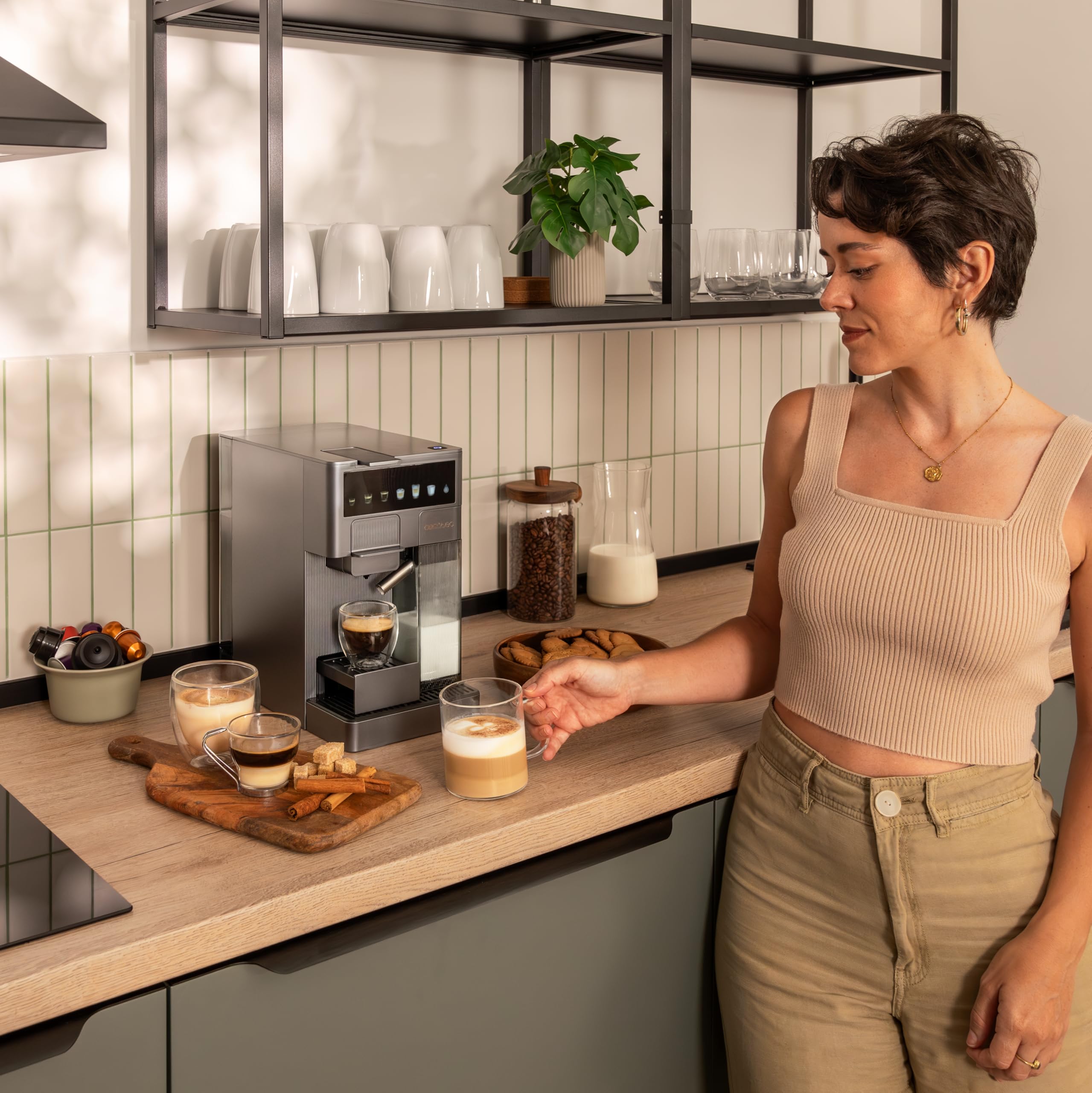 Cecotec Cafetières à Capsules FreeStyle Latte T. Cafetière multifonctionnelle Nespresso,Dolce Gusto,Café en Poudre et K-fee,1350 W avec réservoir de 400 ml pour 6 types de café.