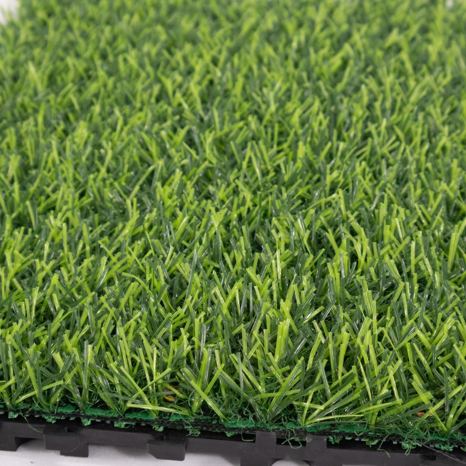 Piastrelle Erba Sintetica Esterno Interno Set da 10 Prato Artificiale Incastro Drenaggio Acqua 30 x 30 x 2,3 cm Realistico Pavimento Morbido Terrazza Patio Giardino Balcone Bordo Piscina
