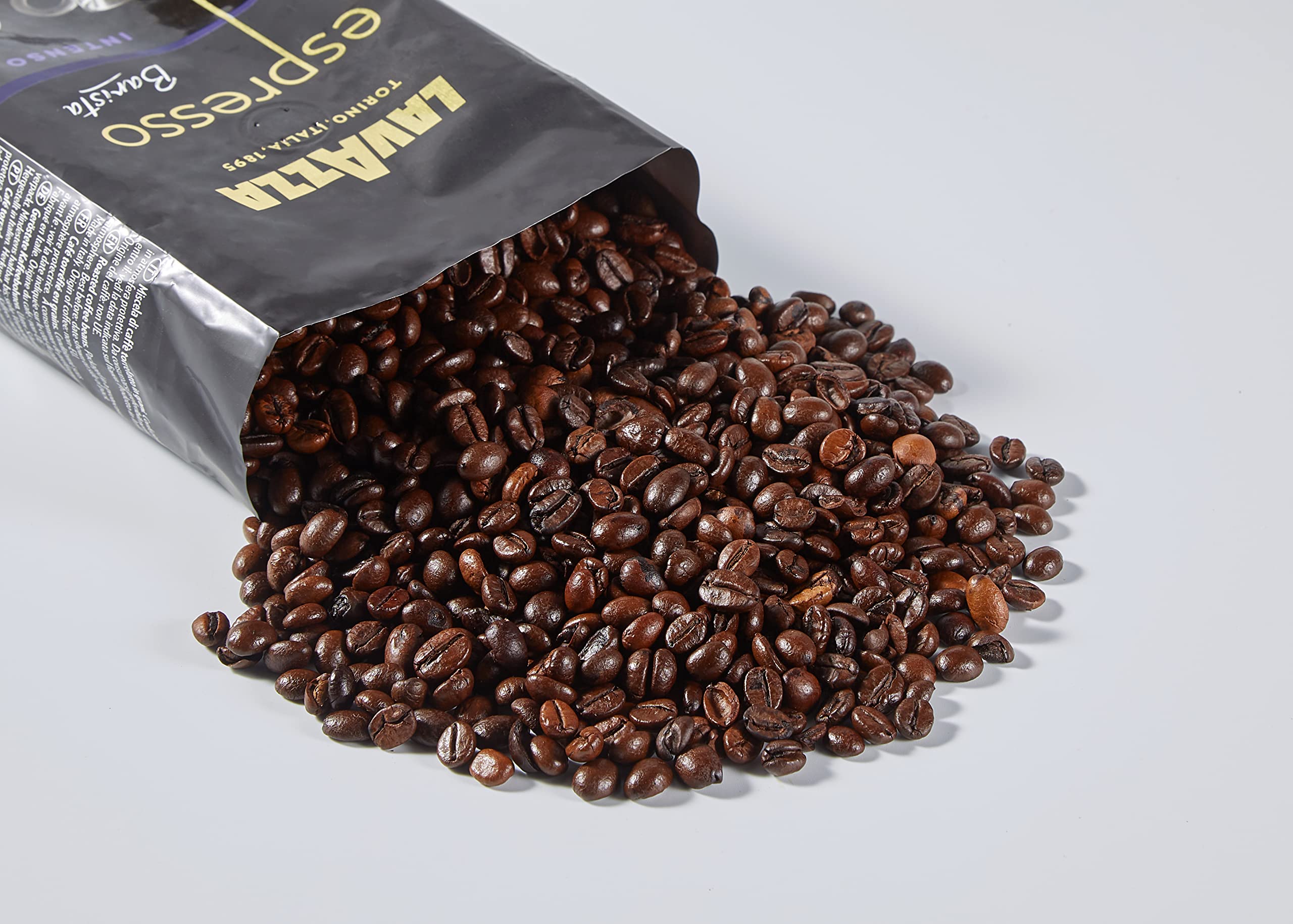 Lavazza, Espresso Barista Intenso, Café en Grano Natural Tostado, Ideal para Máquina de Café Espresso o Superautomática, con Notas Aromáticas de Cacao y Madera, Intensidad 9/10, Tueste Medio, 500 g