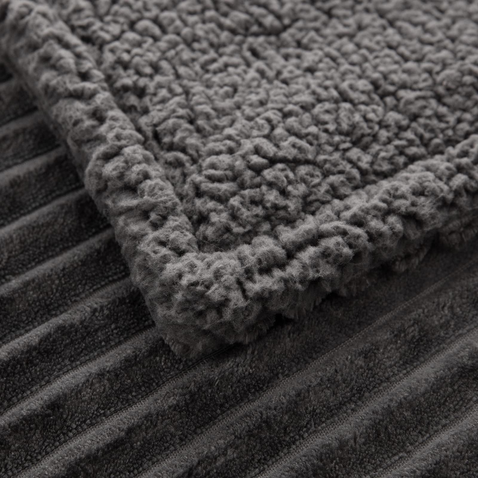 DaysU Manta de forro polar a rayas, suave y acogedora manta reversible de franela Sherpa para sofá, manta de felpa gruesa cálida y esponjosa, tamaño Queen para cama, 1 paquete, 86 x 94 pulgadas, gris