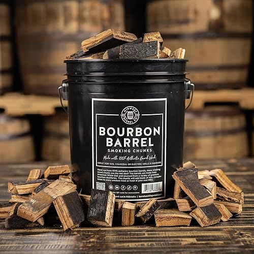 Miniatura 2 de Midwest Barrel Company Bourbon Barrel BBQ - trozos de madera para ahumar (cubo de 20 libras), trozos de madera grandes de 1 a 4 pulgadas para ahumar