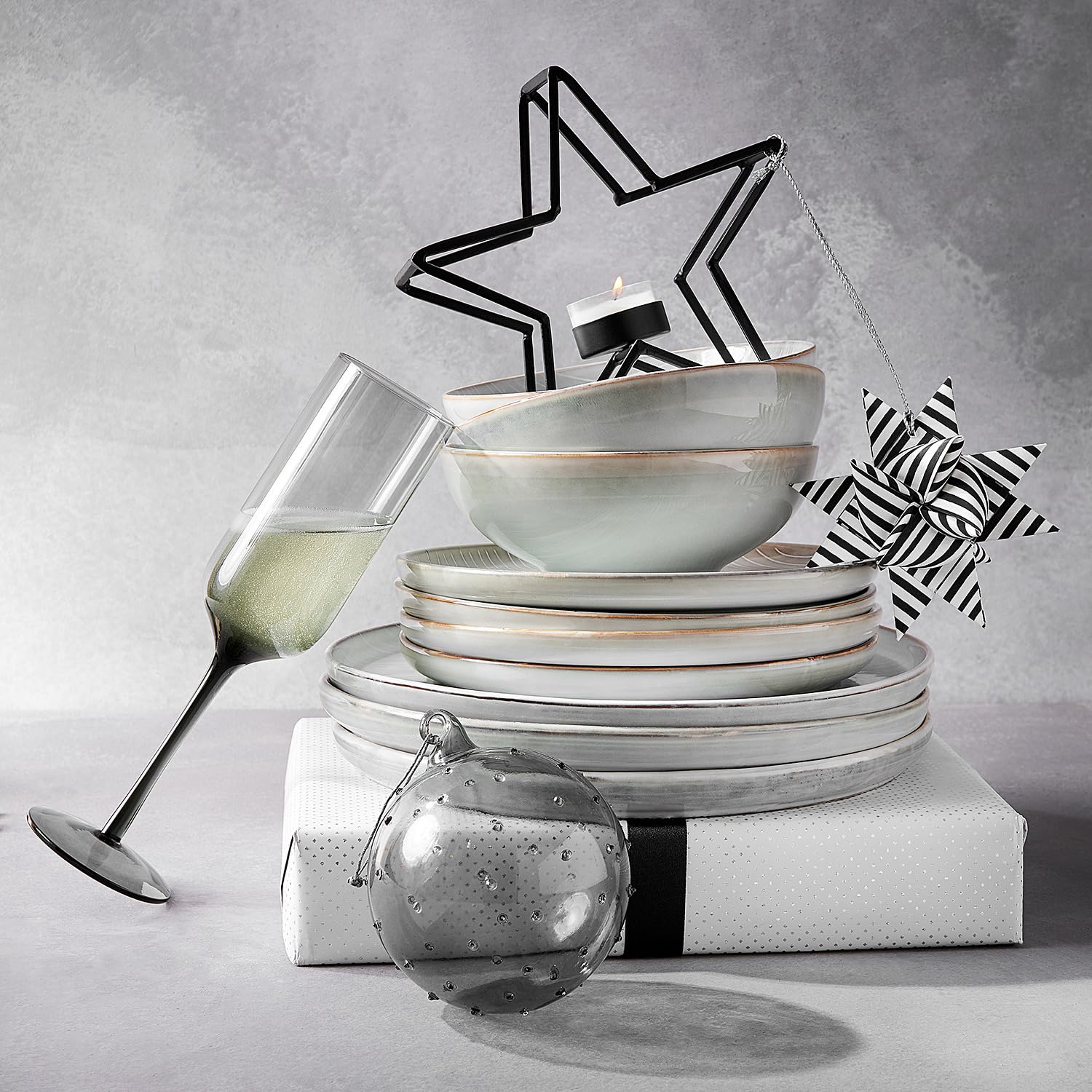 BUTLERS Teller 8er Set Geschirrset HENLEY Steinzeug Geschirr Set 8-tlg. Tafelservice | Teller 21cm Speiseteller 27cm | Landhausstill reaktive Glasur | Mikrowellen- & spülmaschinenfest