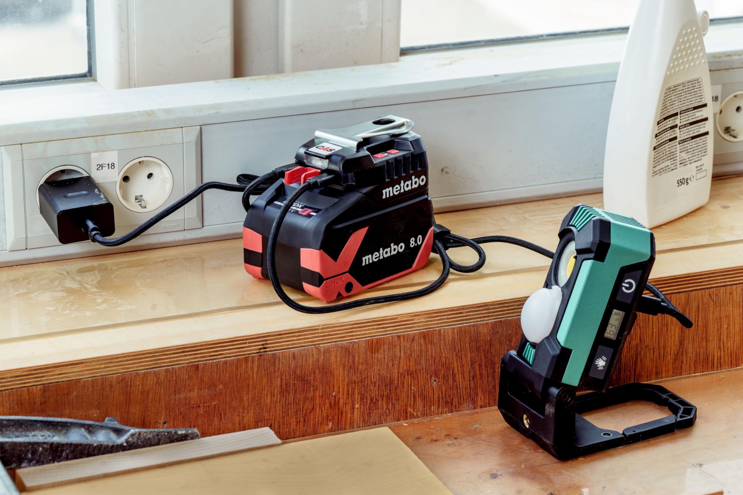 metabo Power Charger PC 18 – 65 – 18 V caricatore & power bank con luce a LED, 65 W, veloce da usare in viaggio – Ricarica mobile per smartphone, tablet, laptop – Include adattatore di alimentazione e