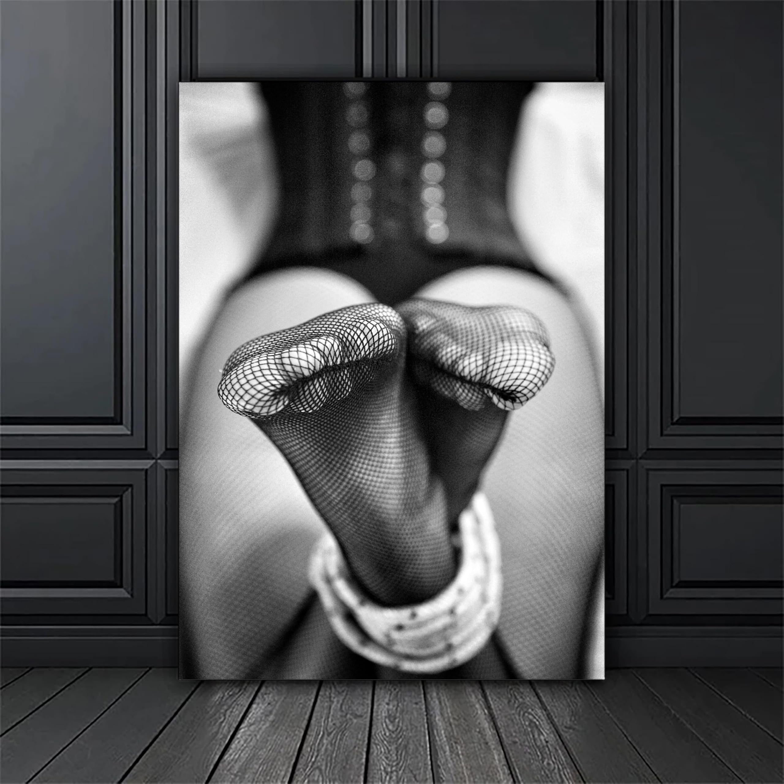 Peinture murale pieds de femme pour un salon chic et design contemporain - 7