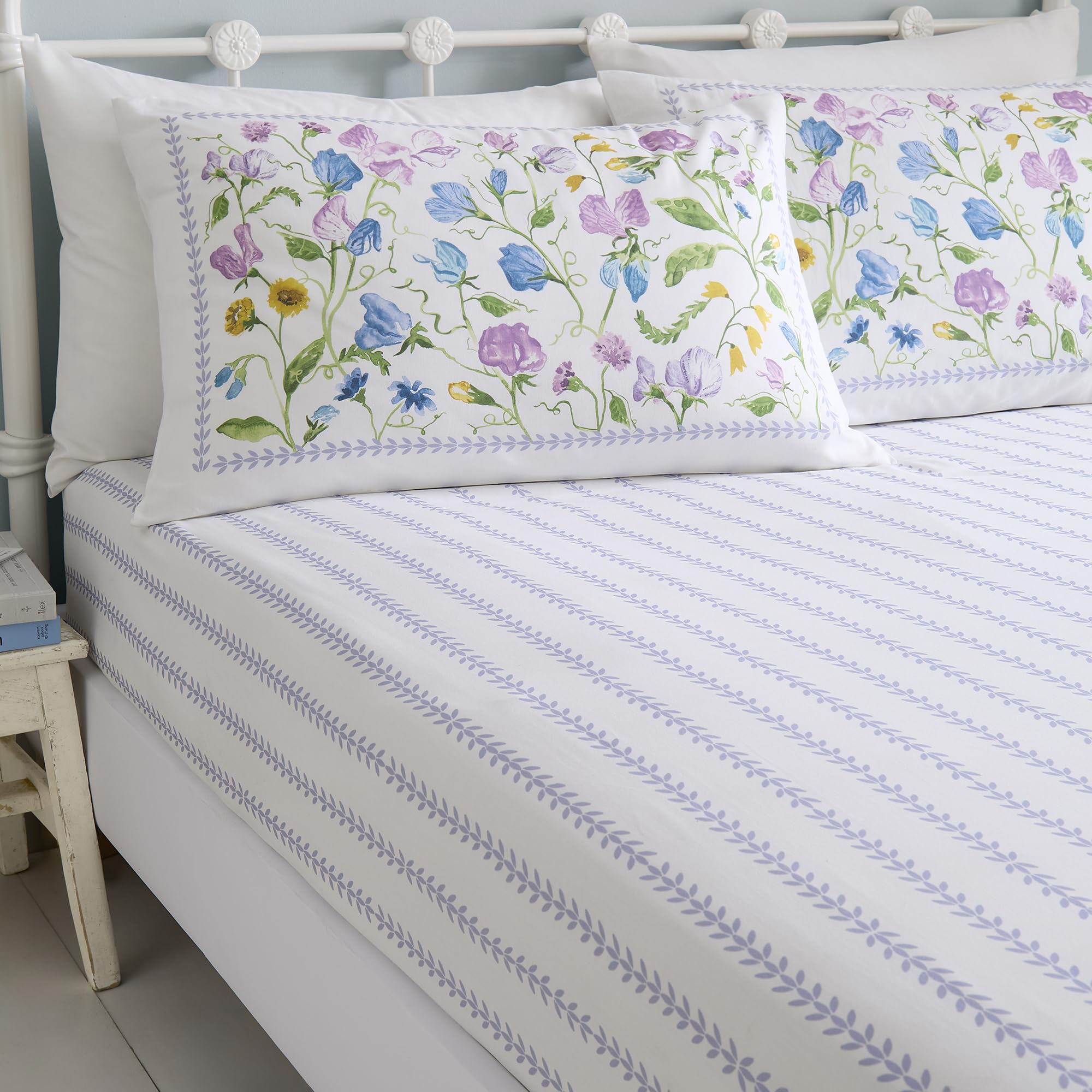 Sweetpea Floral 100% Cotton Fitted Sheet Super King 180 x 200cm – 28cm Deep Fit White Bed Sheet with Soft Breathable Natural Fabric, Floral Poppy Design for Super King Mattress