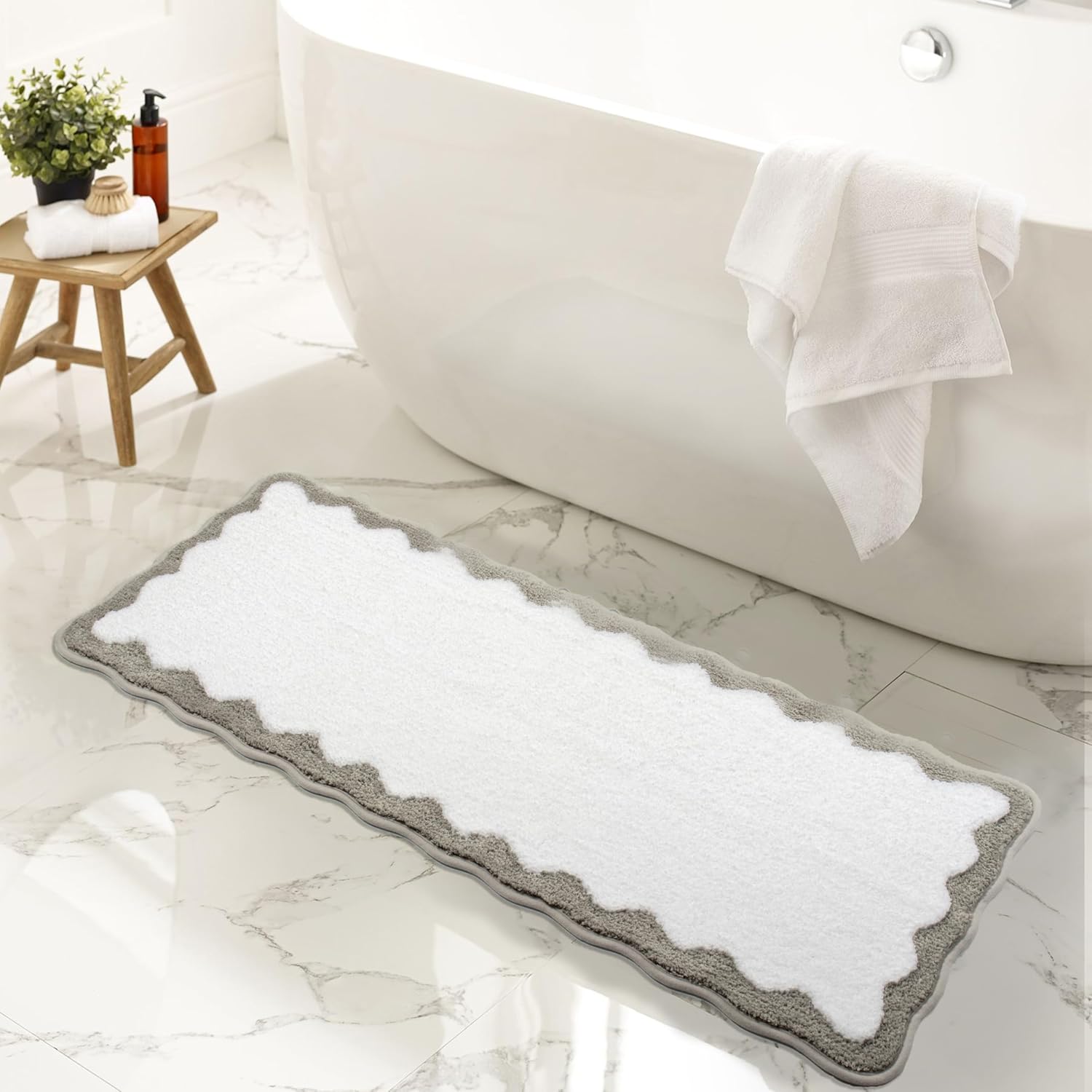 KOEXM Bathroom Runner Rugs Non Slip Soft Microfiber Irregular Shape Scalloped Bath Mats, Funky White and Grey Absorbent Bath Mat for Bedroom Washable, Long Bathroom Rugs for Shower 18" x 47"