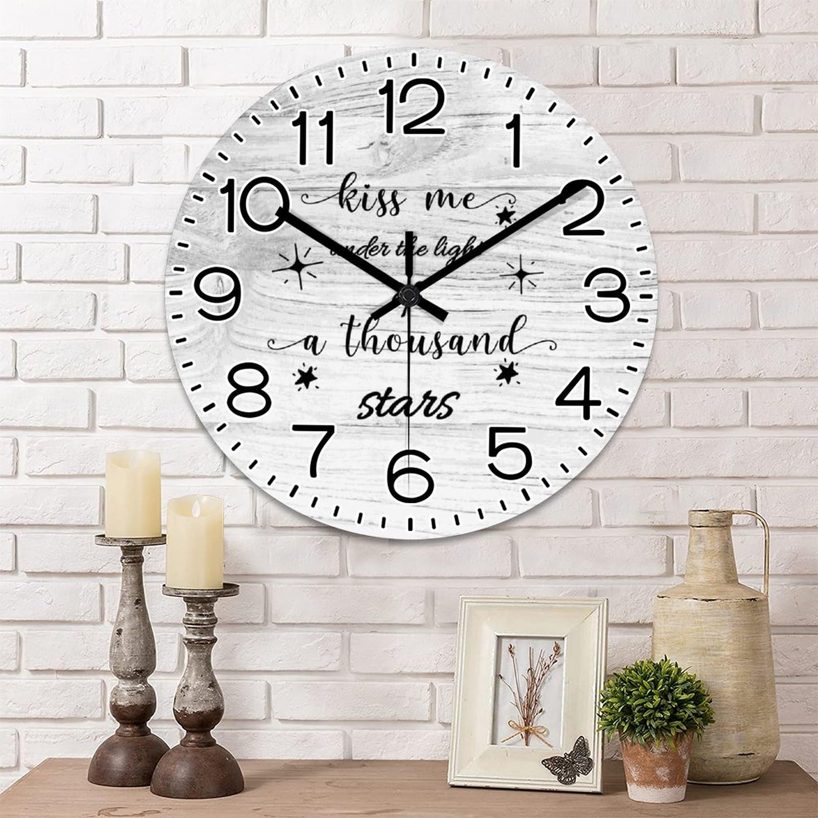 Horloge murale silencieuse pour chambre et salon déco Kiss Me 38 cm