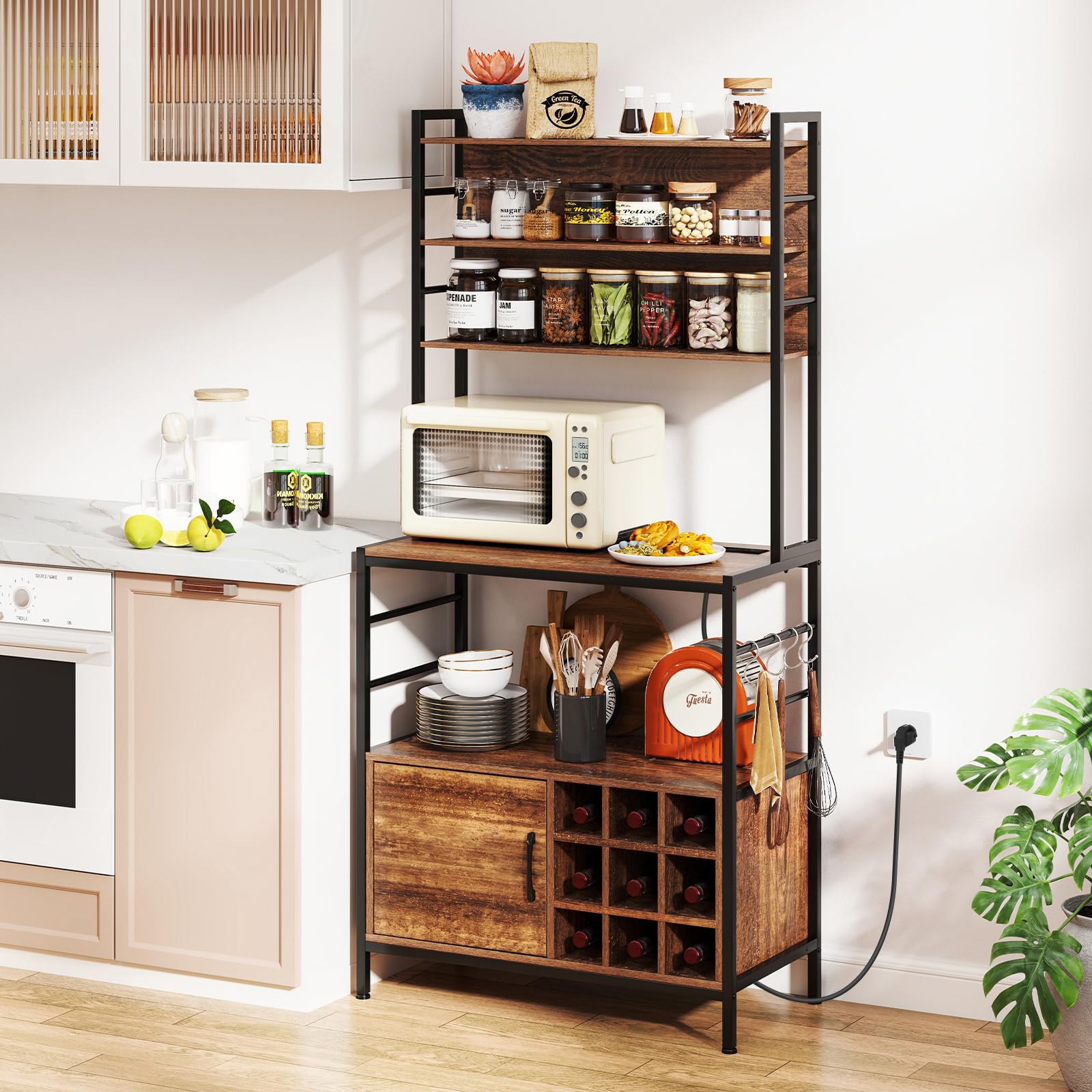 KOMFOTTEU Küchenregal mit Steckdose 170cm Hoch, Bäckerregal aus Holz & Metallrahme, Mikrowellenregal mit S-förmigen Haken & Weinflaschenhaltern, Aufbewahrungsregal mit Lagerschrank (Rustikales Braun)