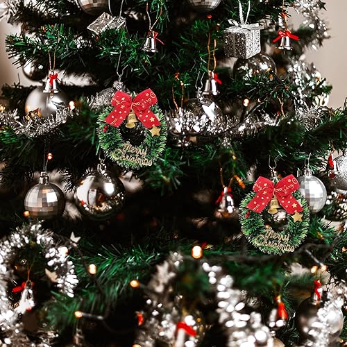 Miniatura 8 de Ciieeo 10 mini coronas de Navidad, pequeñas coronas artificiales de árbol de Navidad con campanas de lazos de 2.55 pulgadas, coronas en miniatura