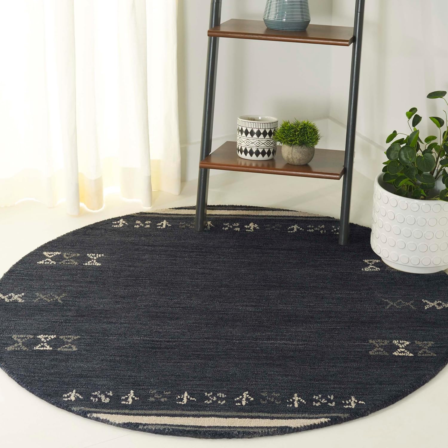 SAFAVIEH Himalaya Collection Accent Rug - 3' x 5', Charcoal, Handmade Boho Tribal Wool, Ideal for High Traffic Areas in Entryway, Living Room, Bedroom (HIM597H)