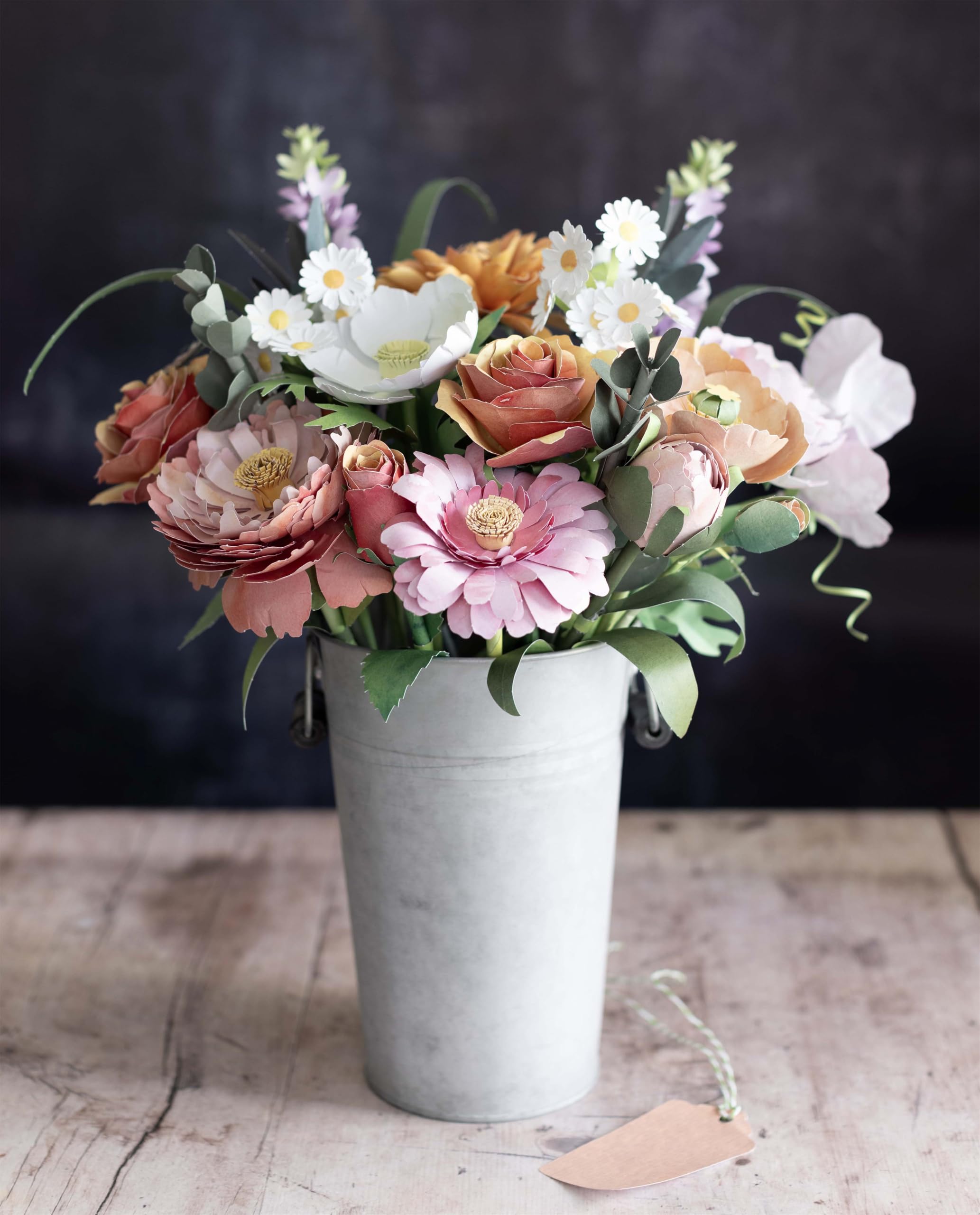 The Bouquet in a Book: Pre-punched pages to press out and make paper flowers: 1