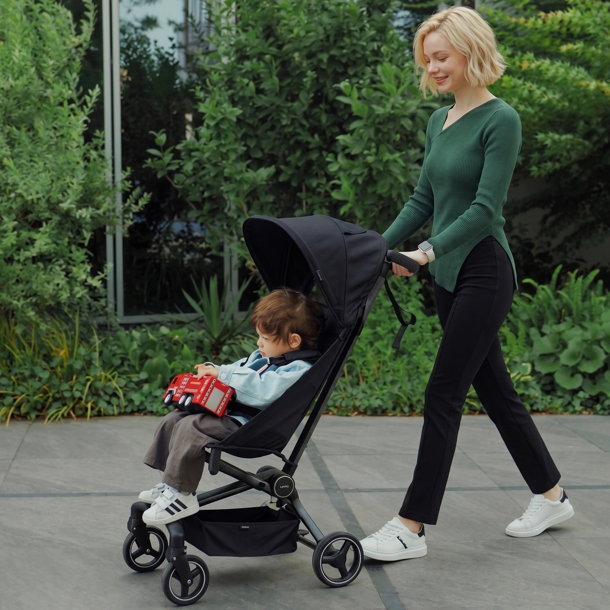 Qplay Airo Kinderwagen, leicht, faltbar, für Reisen, ultrakompakt und tragbar, verstellbare Neigung, 5-Punkt-Gurt, One-Touch-Bremse, Sonnendach, ultraleichter Aluminiumrahmen, 6M-4Y, Schwarz
