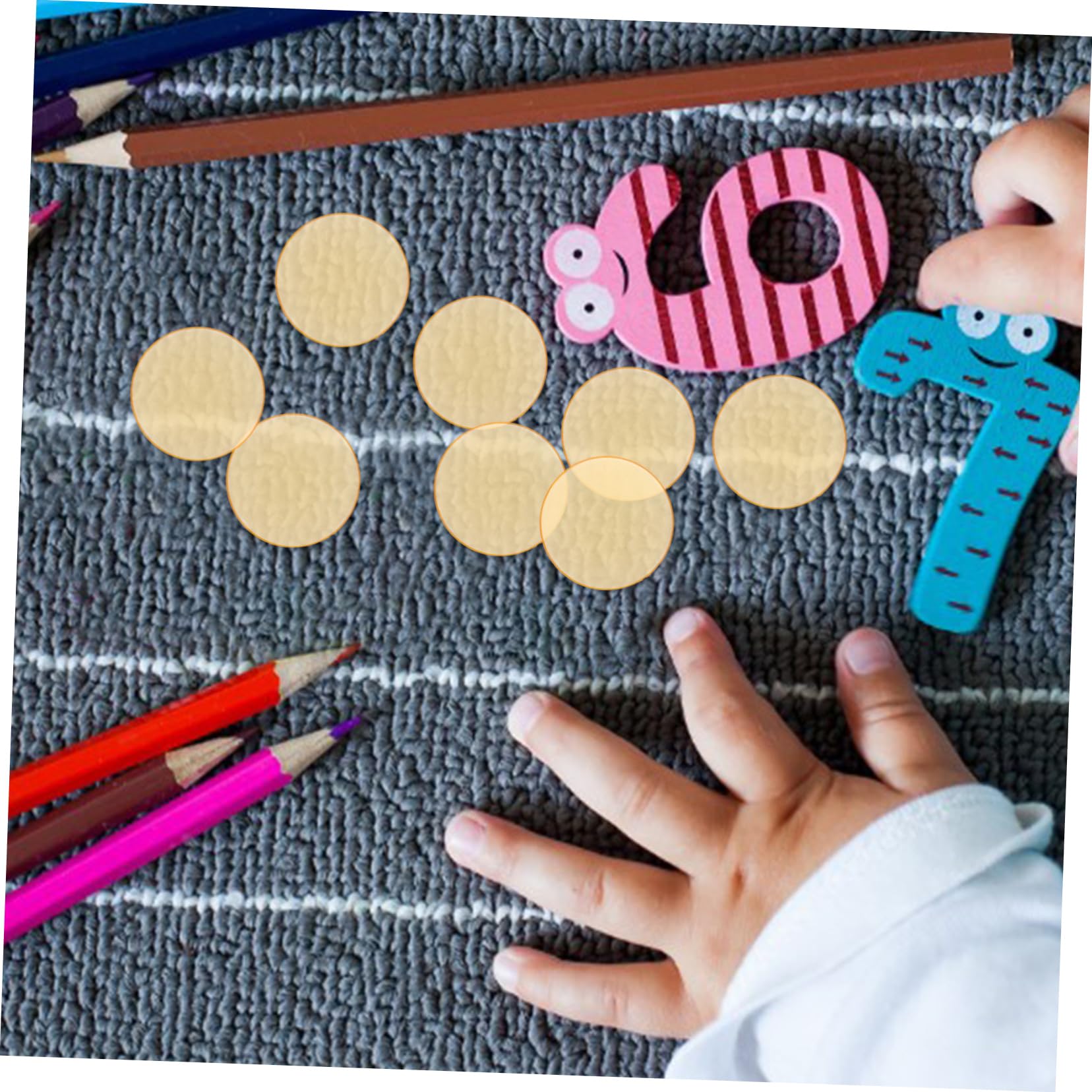 COSMEVIVI 100pcs Bingo Chips Set Bingo Markers Chips Counting Plastic Markers for Games