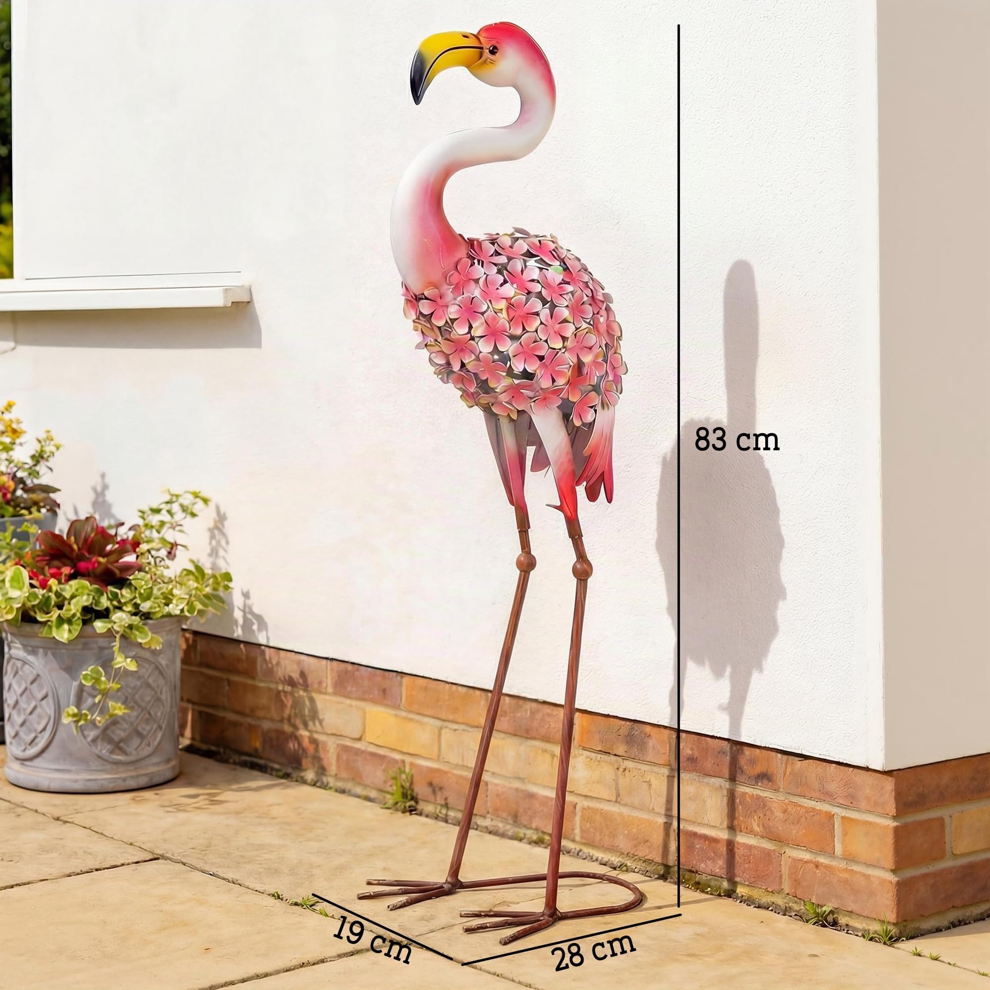 Outsunny Statue de Jardin Flamant Rose en Métal avec Plumes Florales Rouge | Sculpture d'Oiseau, Décoration de Jardin, Piquets de Fixation, Terrasse ou Paysage