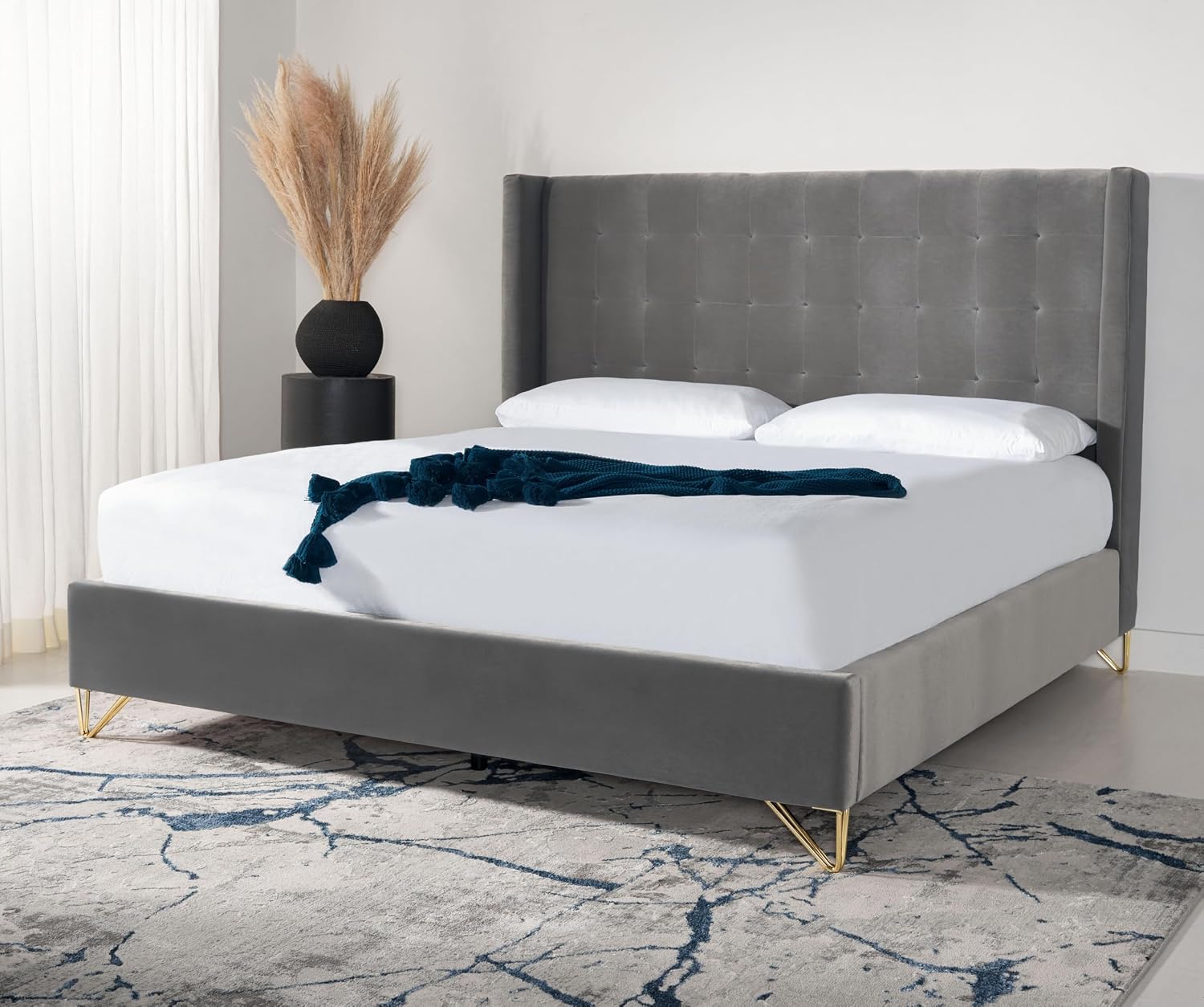 SAFAVIEH Couture Collection Hiawatha Hudson Grey Metal Leg Queen Size Bed