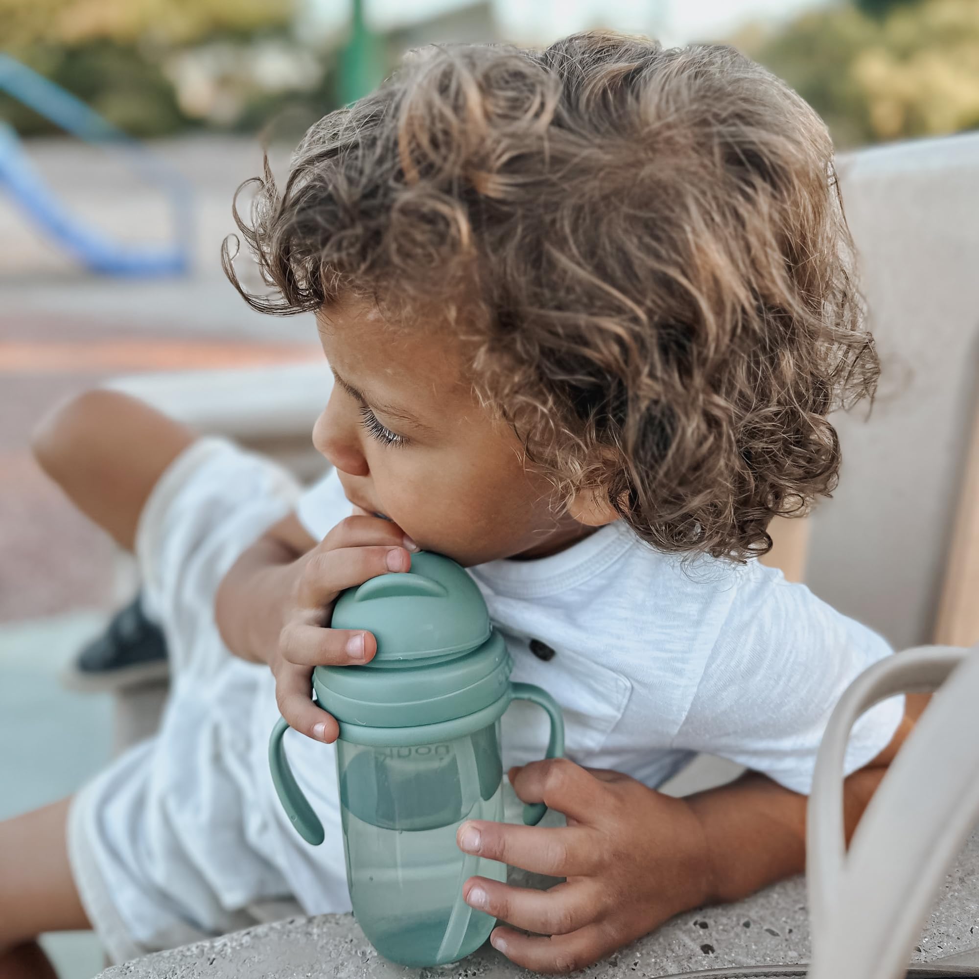 nouka - Vaso recto con popote con tapa superior de clic, a prueba de fugas y fácil agarre, asas extraíbles, amanecer
