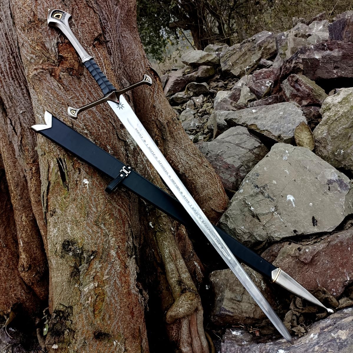 Anduril-Schwert des Striders, individuell graviertes Schwert, LOTR-Nachbildung, Herr der Ringe Geschenk, Wandhalterung und Schwertscheide aus 440C-Edelstahl, grau