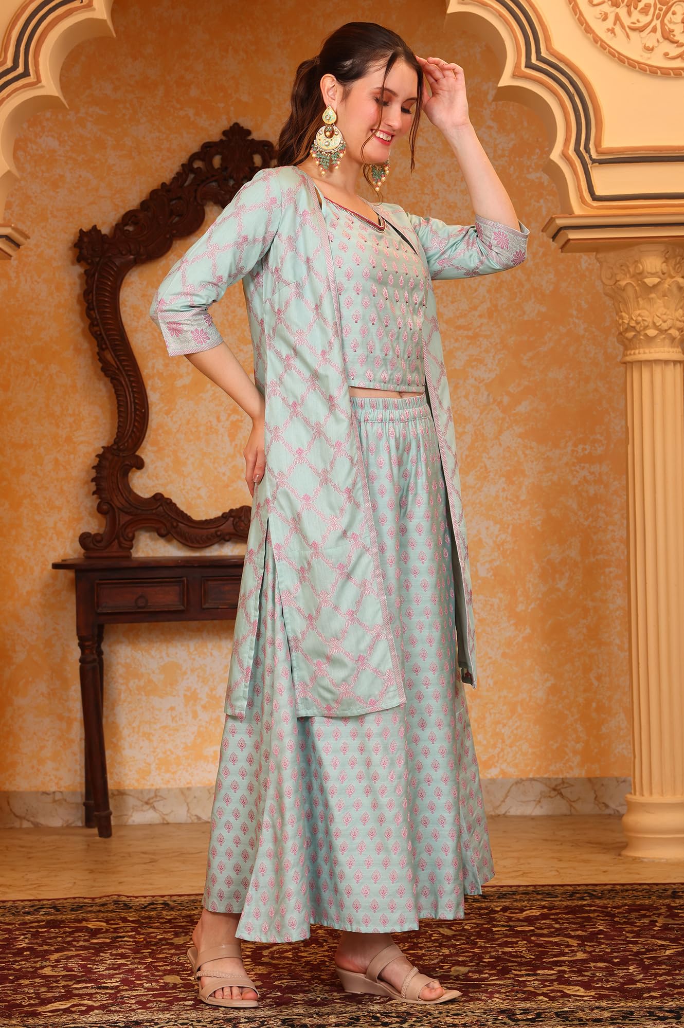 Aurelia Set da donna con top corto blu jacquard decorato con motivi etnici, giacca e palazzo